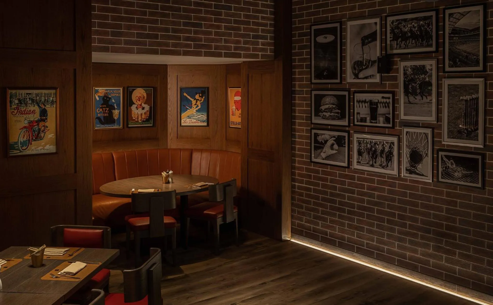 Lounge or bar in Crowne Plaza Muscat by IHG