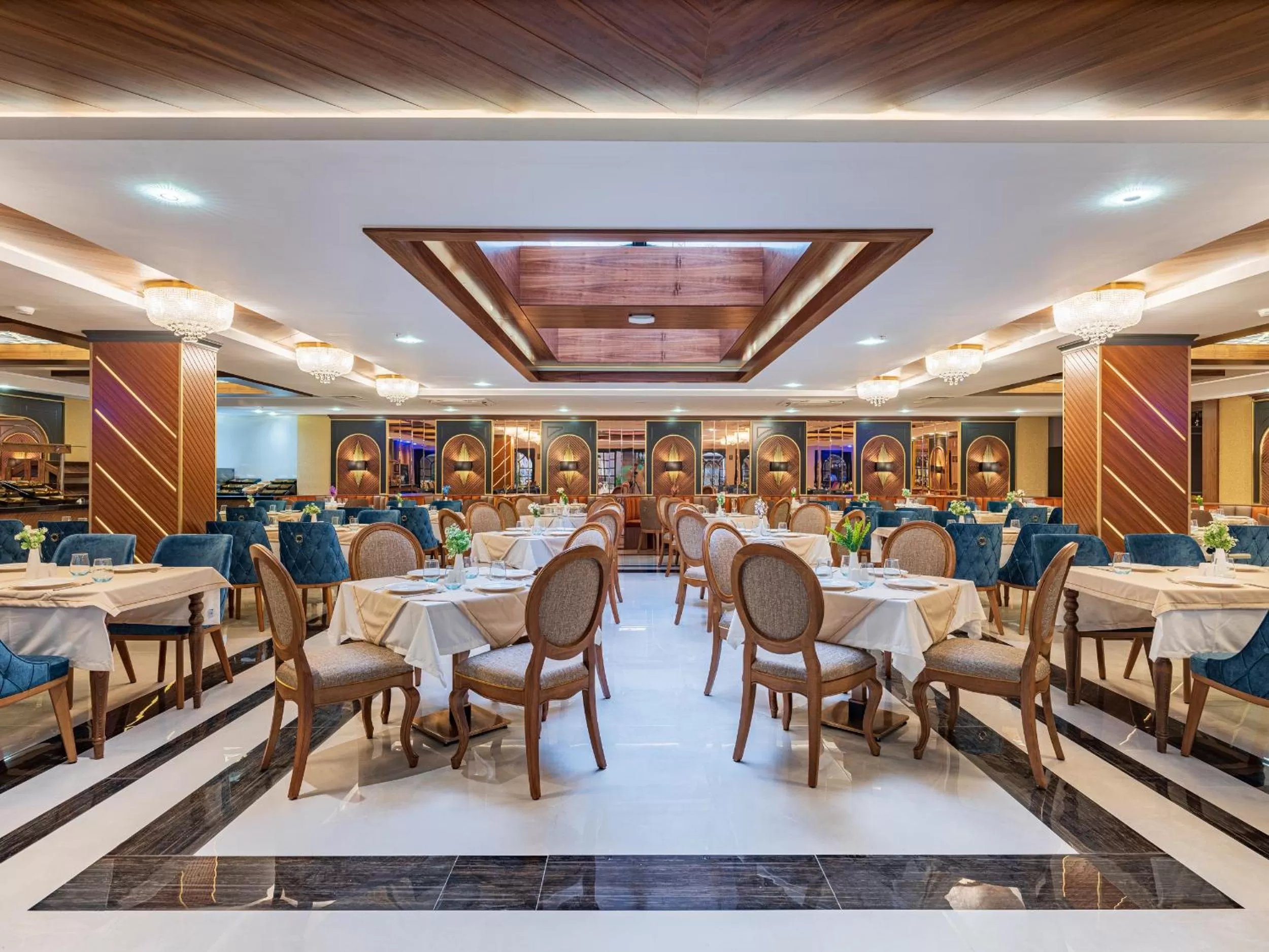 Restaurant/places to eat in Elysium Green Suites