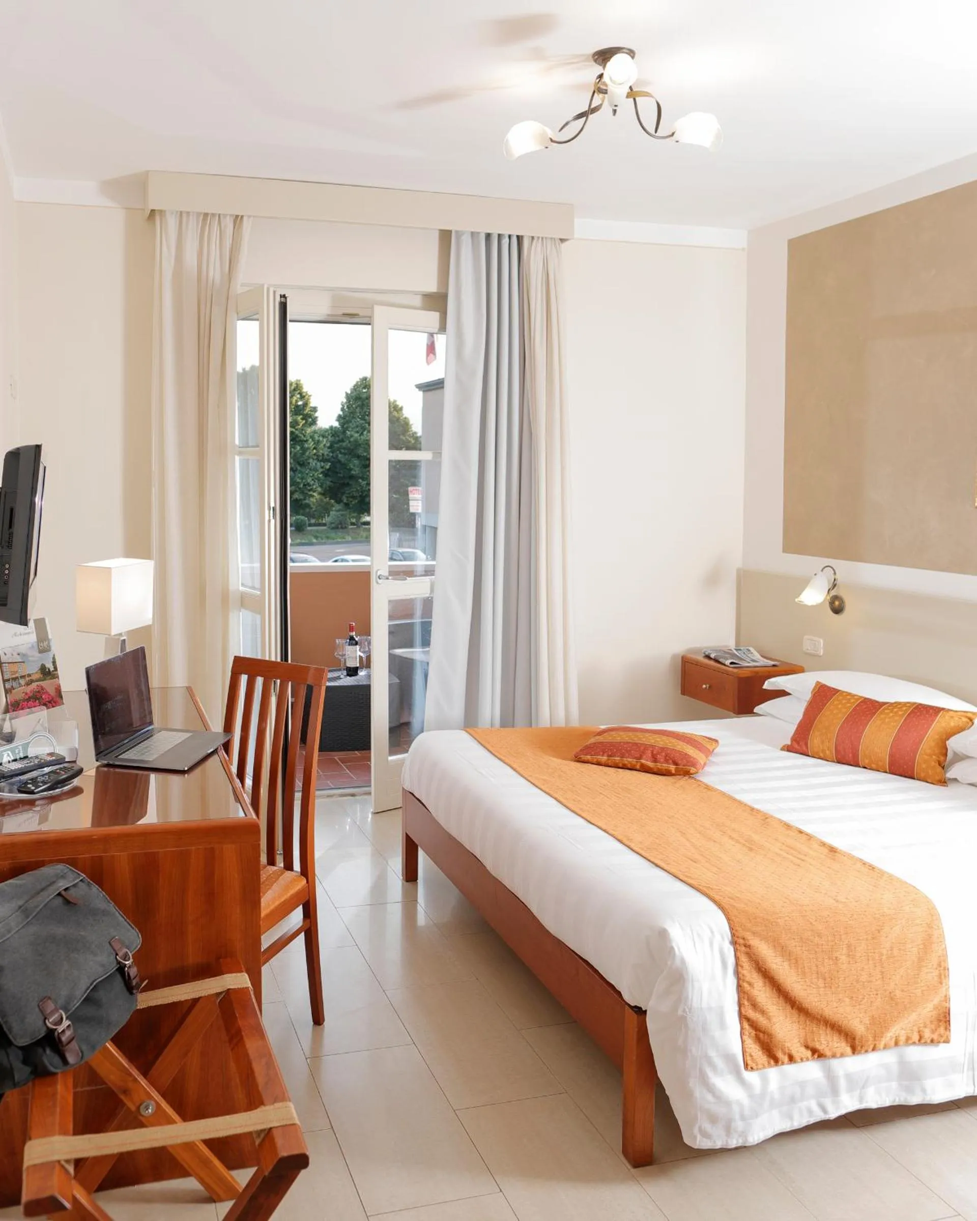 Bed in Hotel Michelangelo