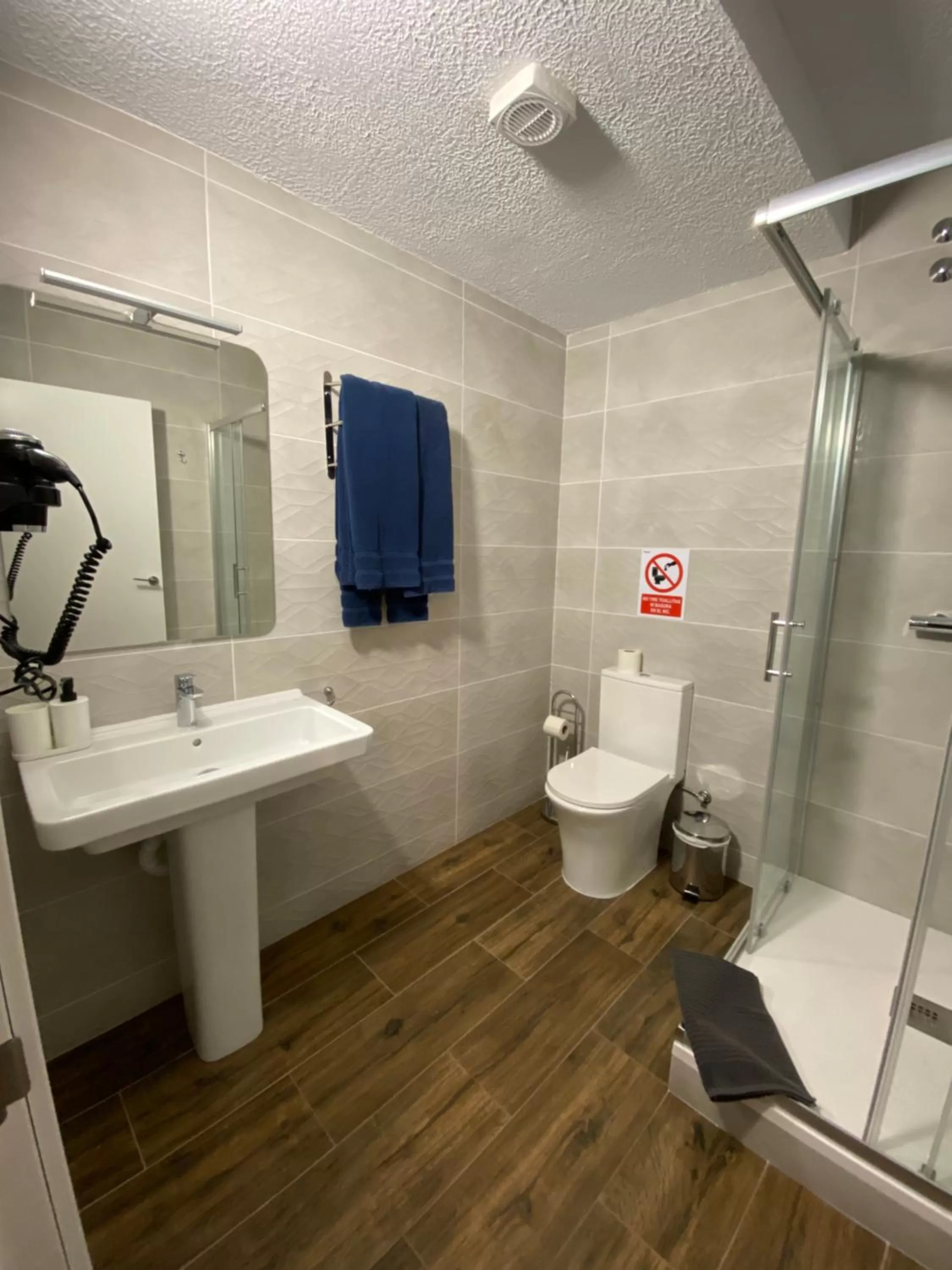 Shower in El Patio Hostal