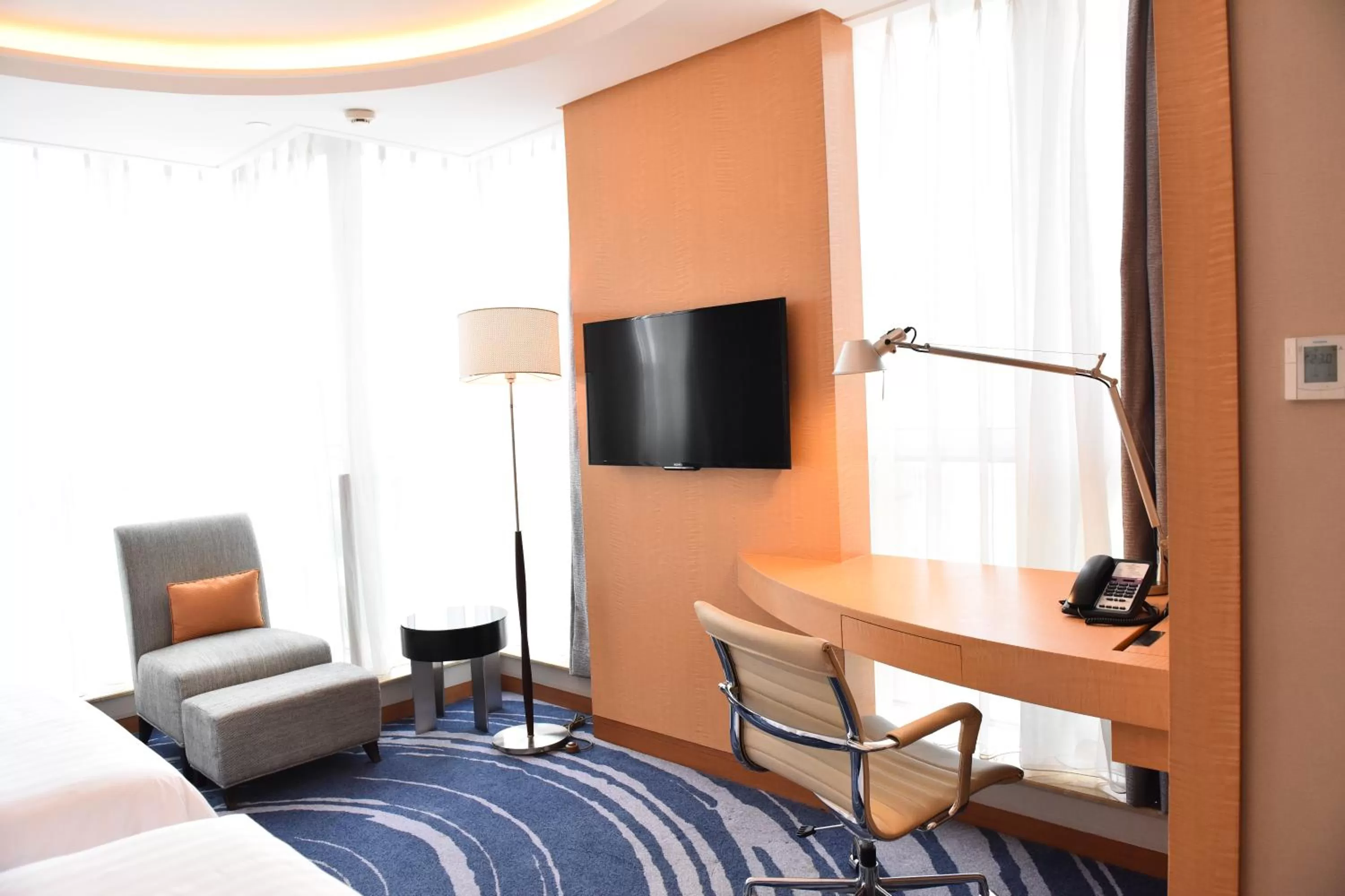 TV and multimedia, Bed in Crowne Plaza Shenzhen Futian