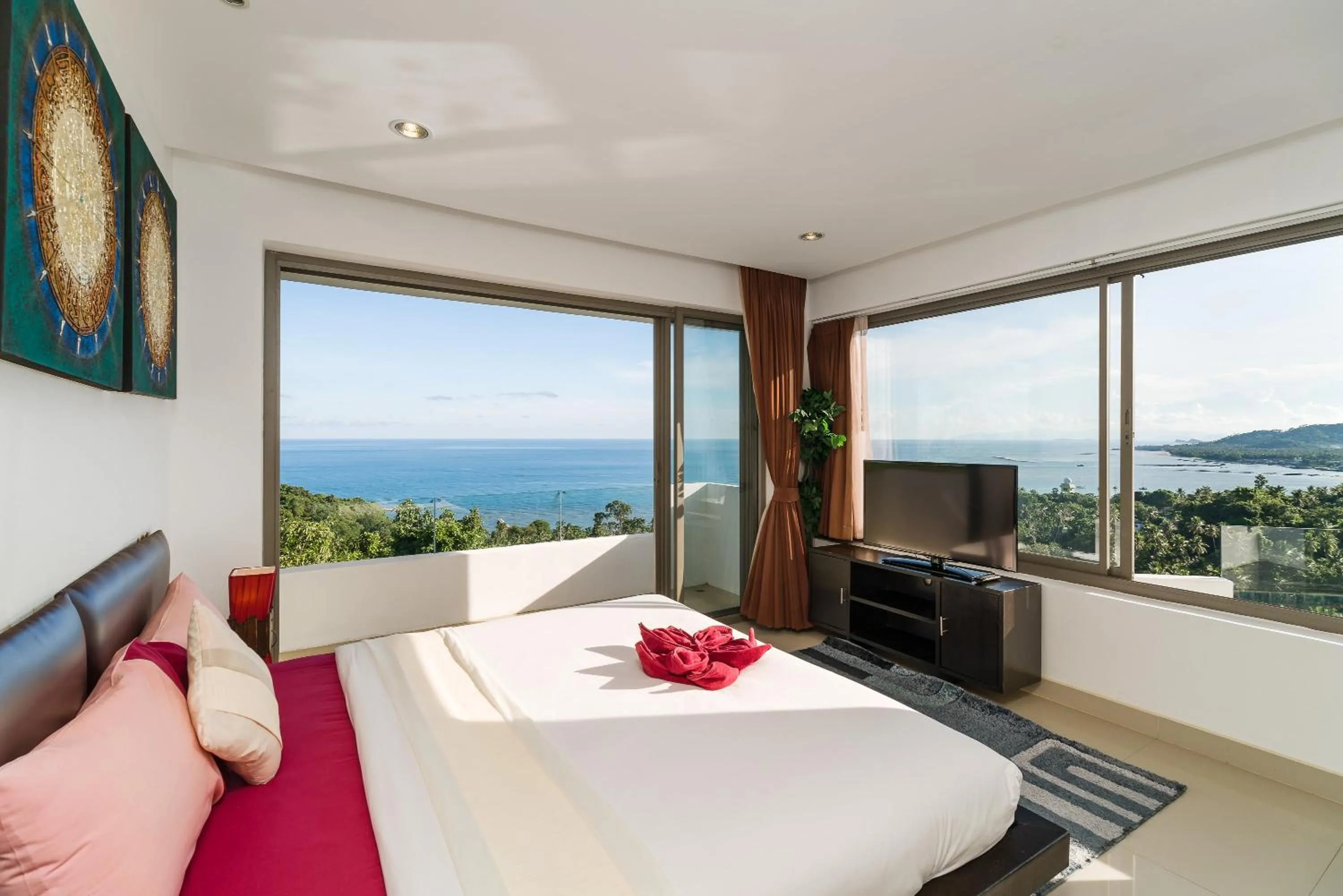 Bed in Tropical Sea View Residence