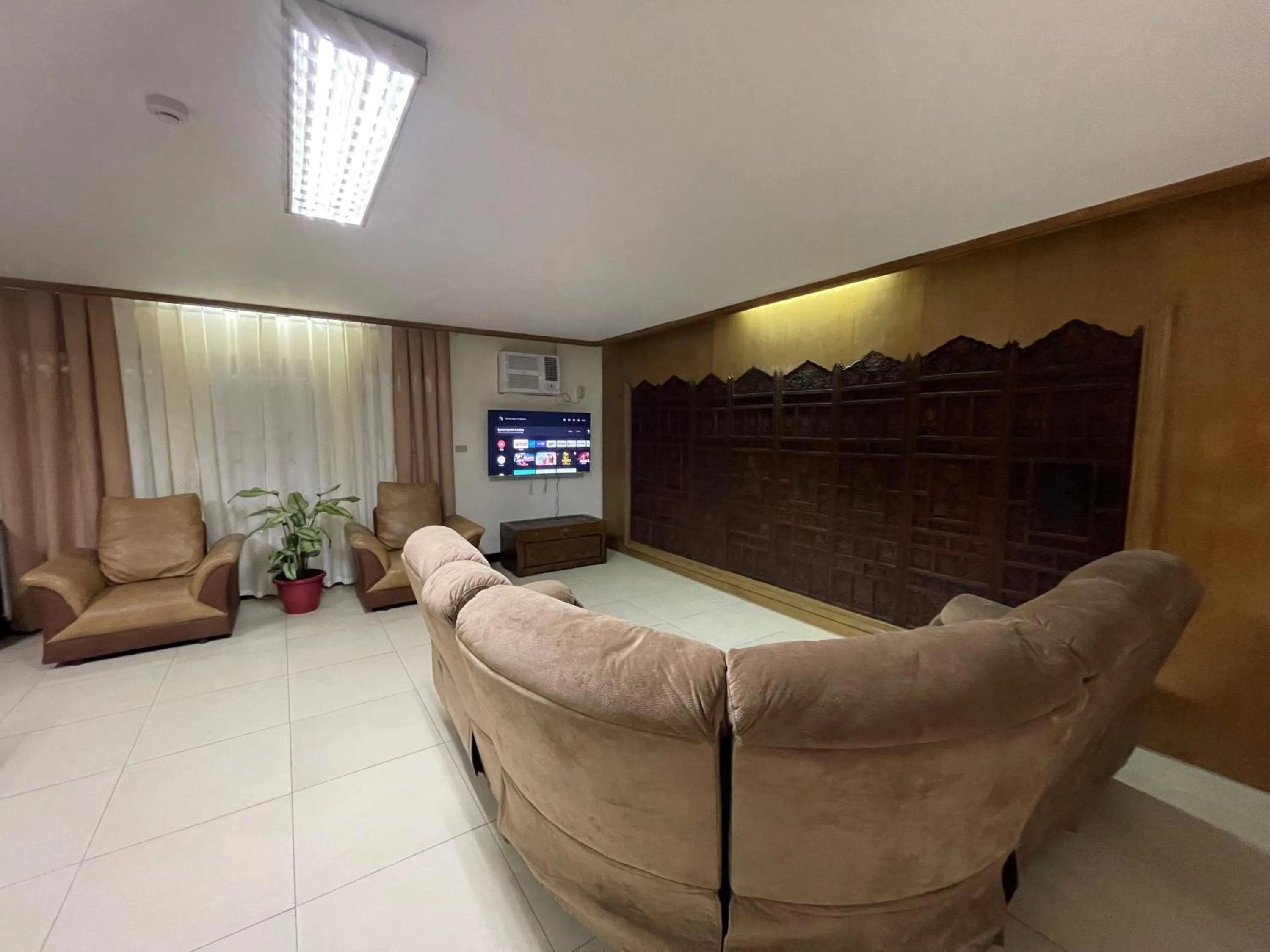 TV and multimedia in 1888 Staycation Inn by Cocotel