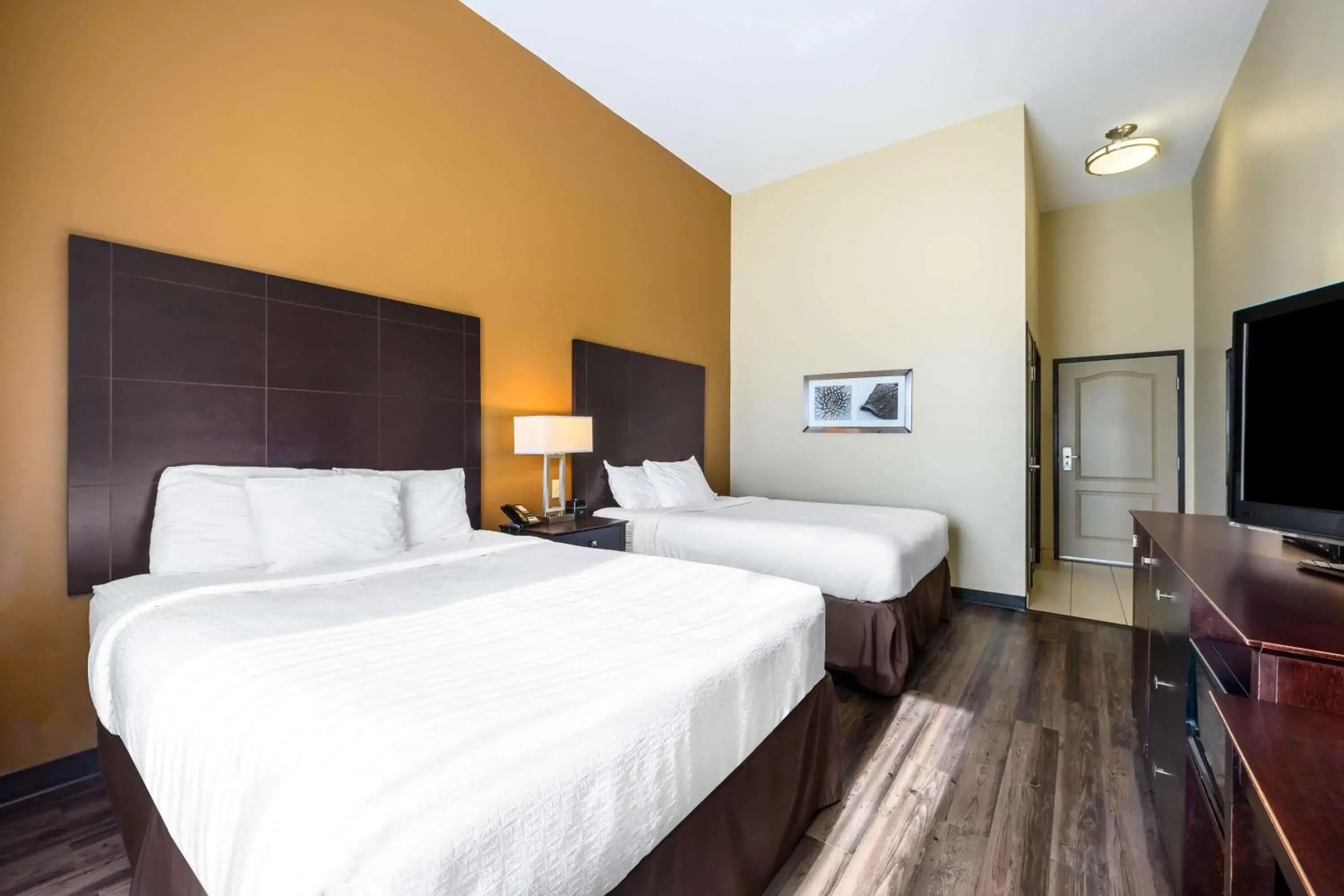 Deluxe Queen Room with Two Queen Beds in La Quinta by Wyndham Marshall Deluxe Queen Room with Two Queen Beds in La Quinta by Wyndham Marshall