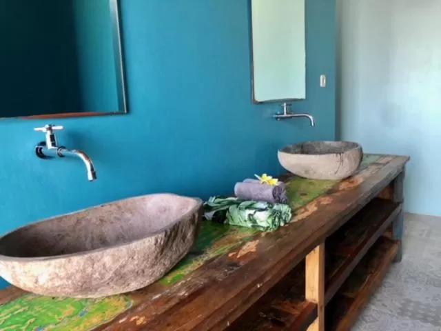 Bathroom in Captain Goodtimes