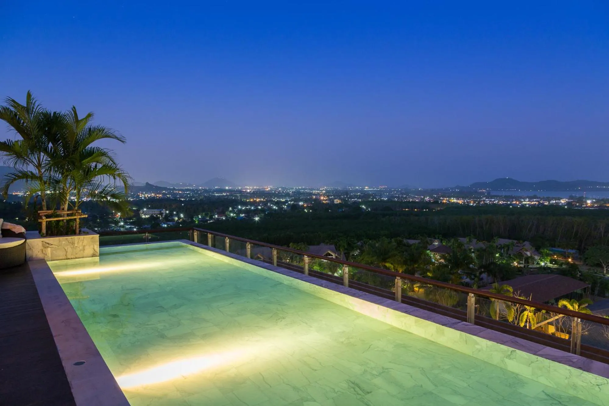 Swimming pool in Chalong Chalet Resort