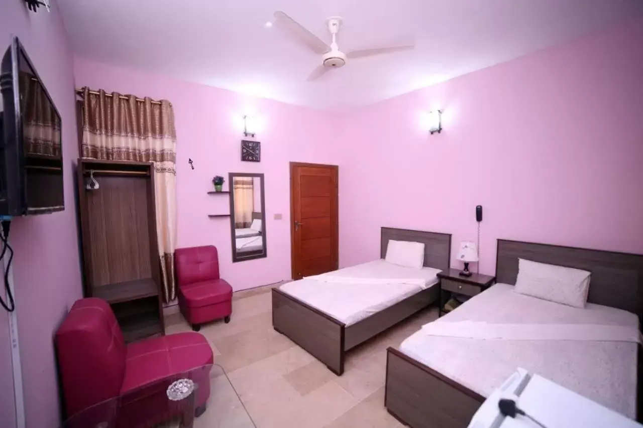 Deluxe Family Room in Seasons Inn Deluxe Family Room in Seasons Inn