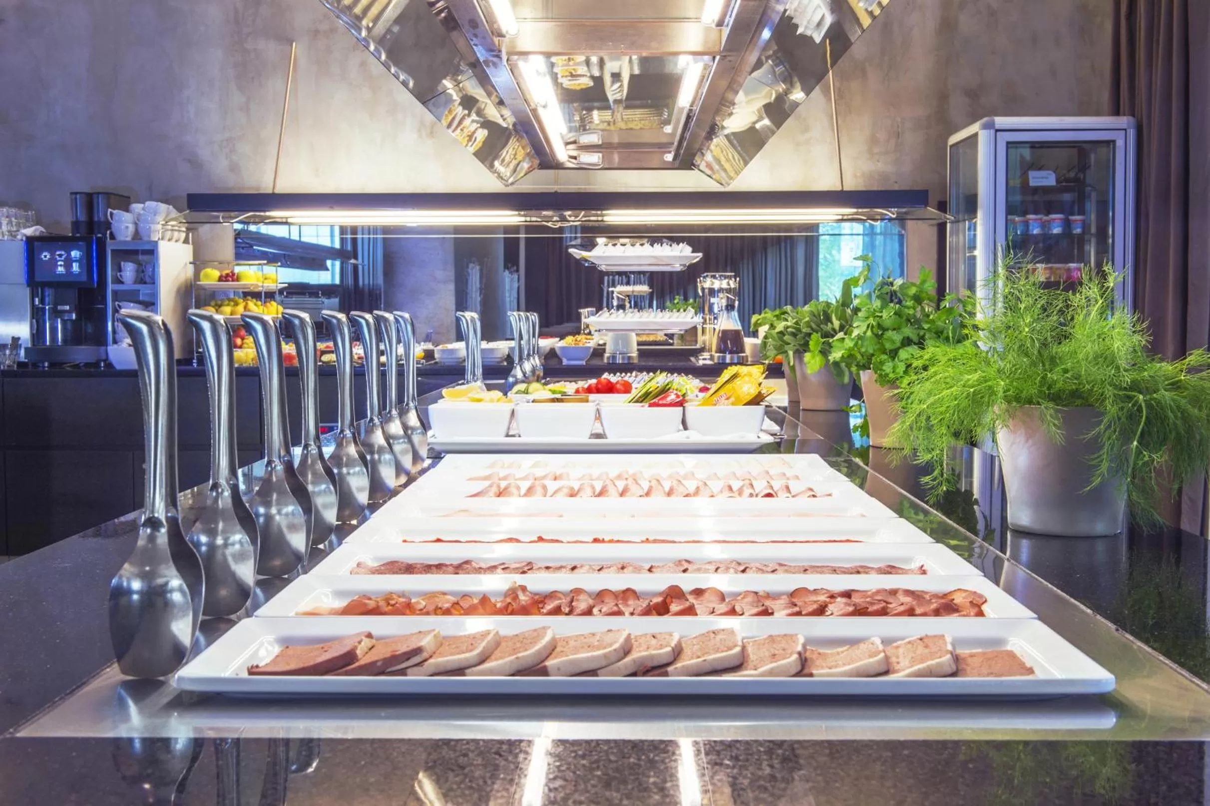 Food and drinks in NH Bratislava Gate One