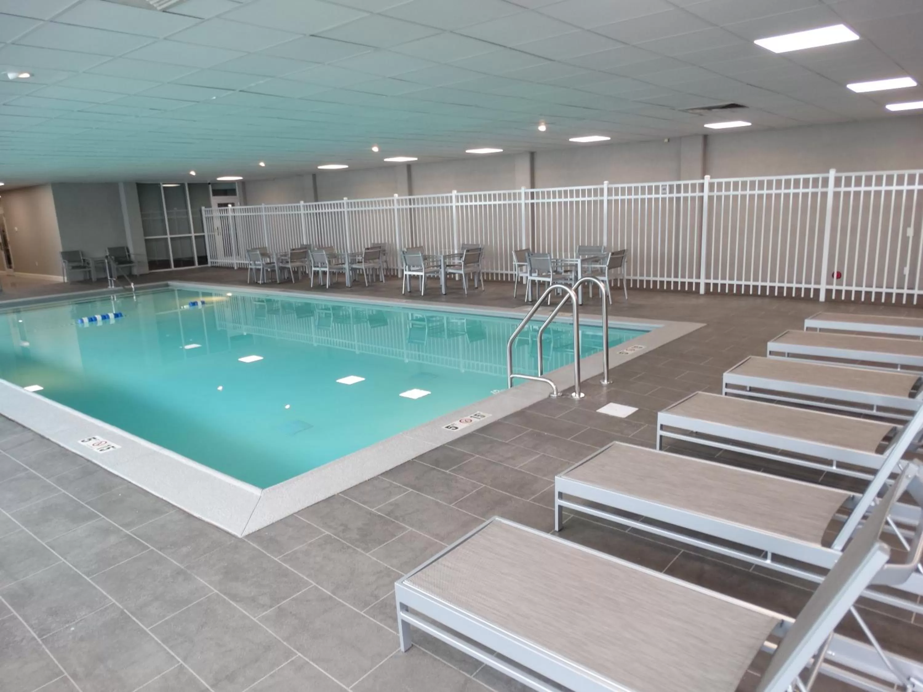 Swimming pool in Best Western Premier Airport/Expo Center Hotel