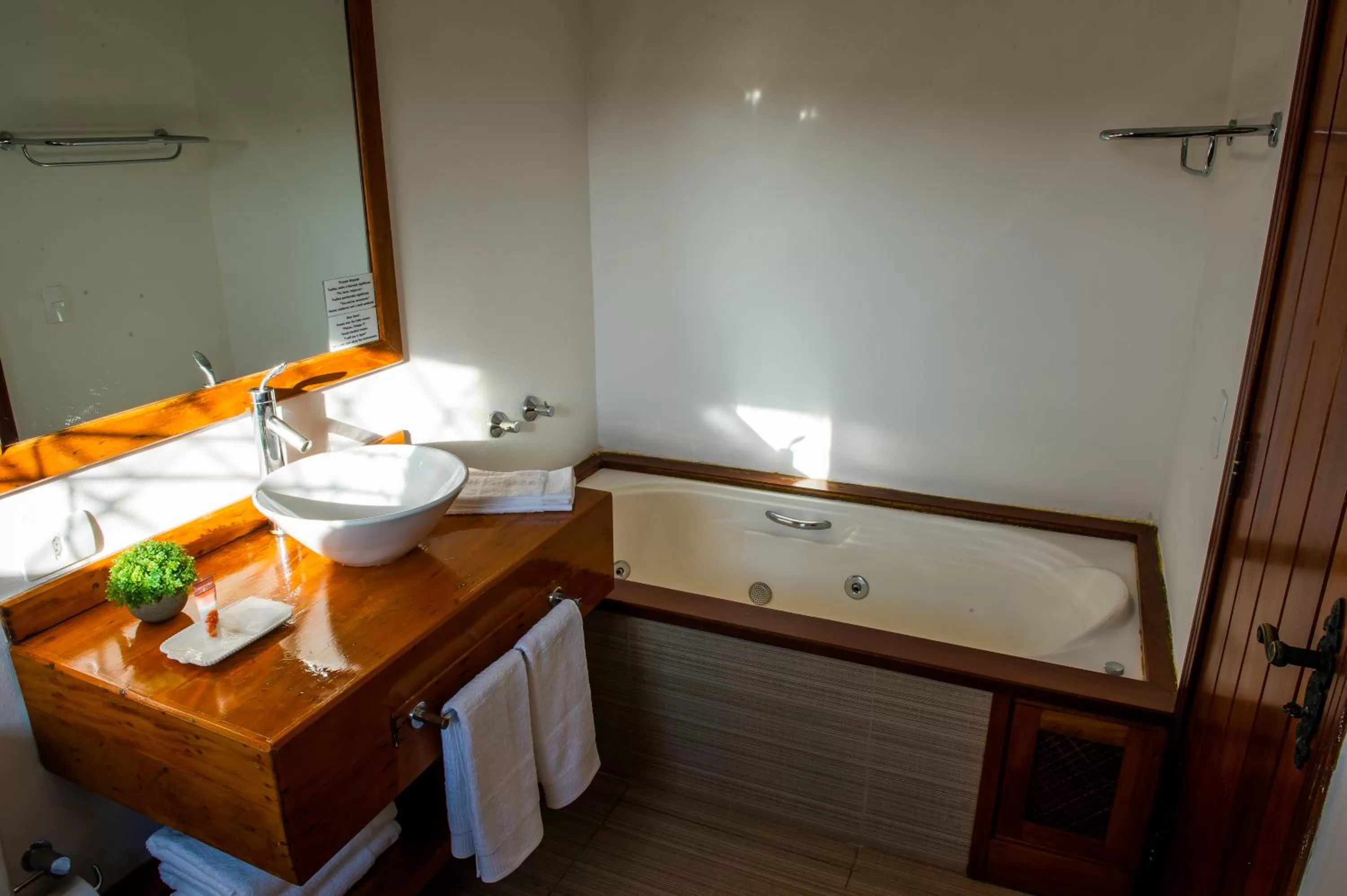 Bath, Bathroom in Pousada das Lavandas