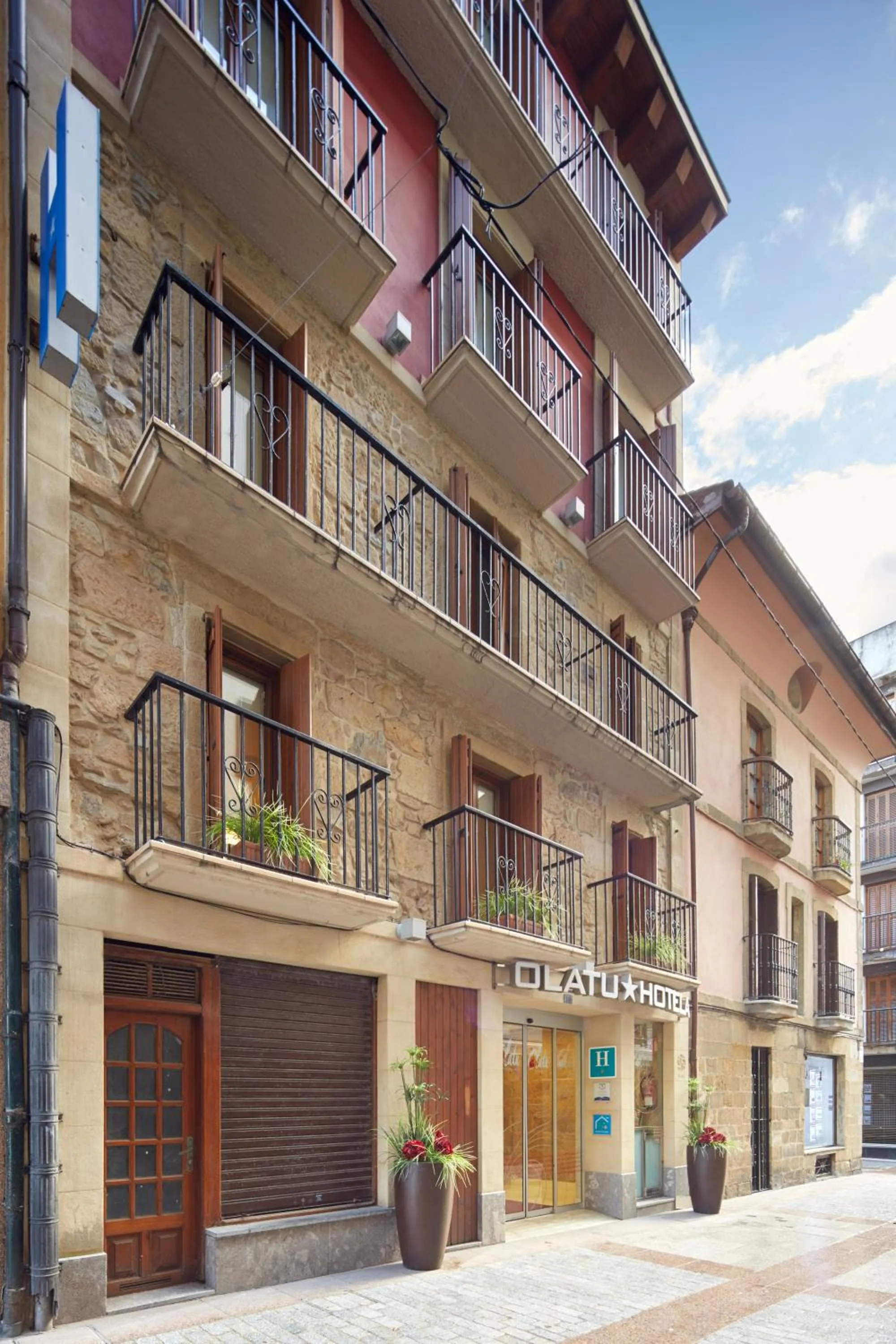 Facade/entrance in Hotel Olatu