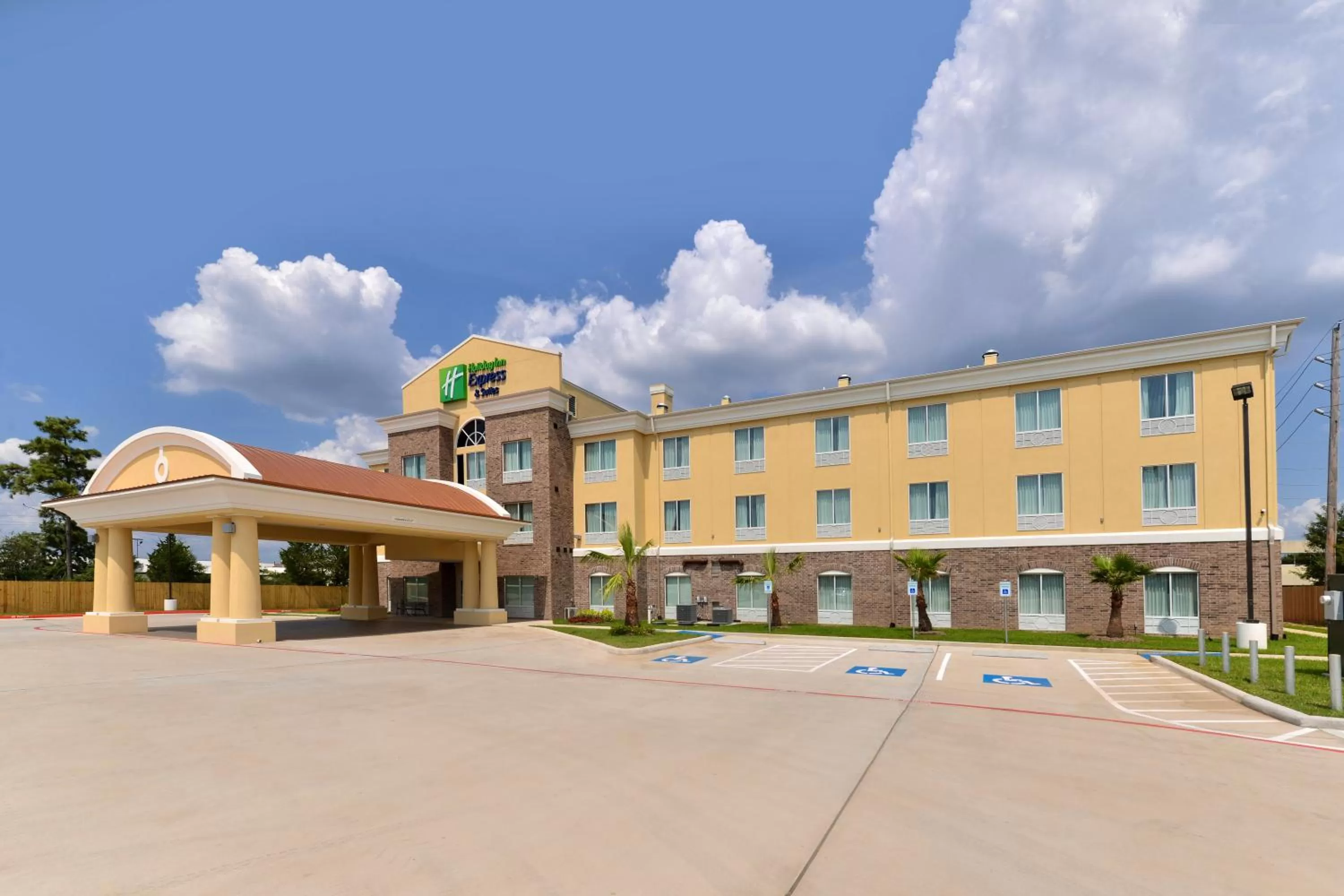 Property building in Holiday Inn Express Tomball by IHG