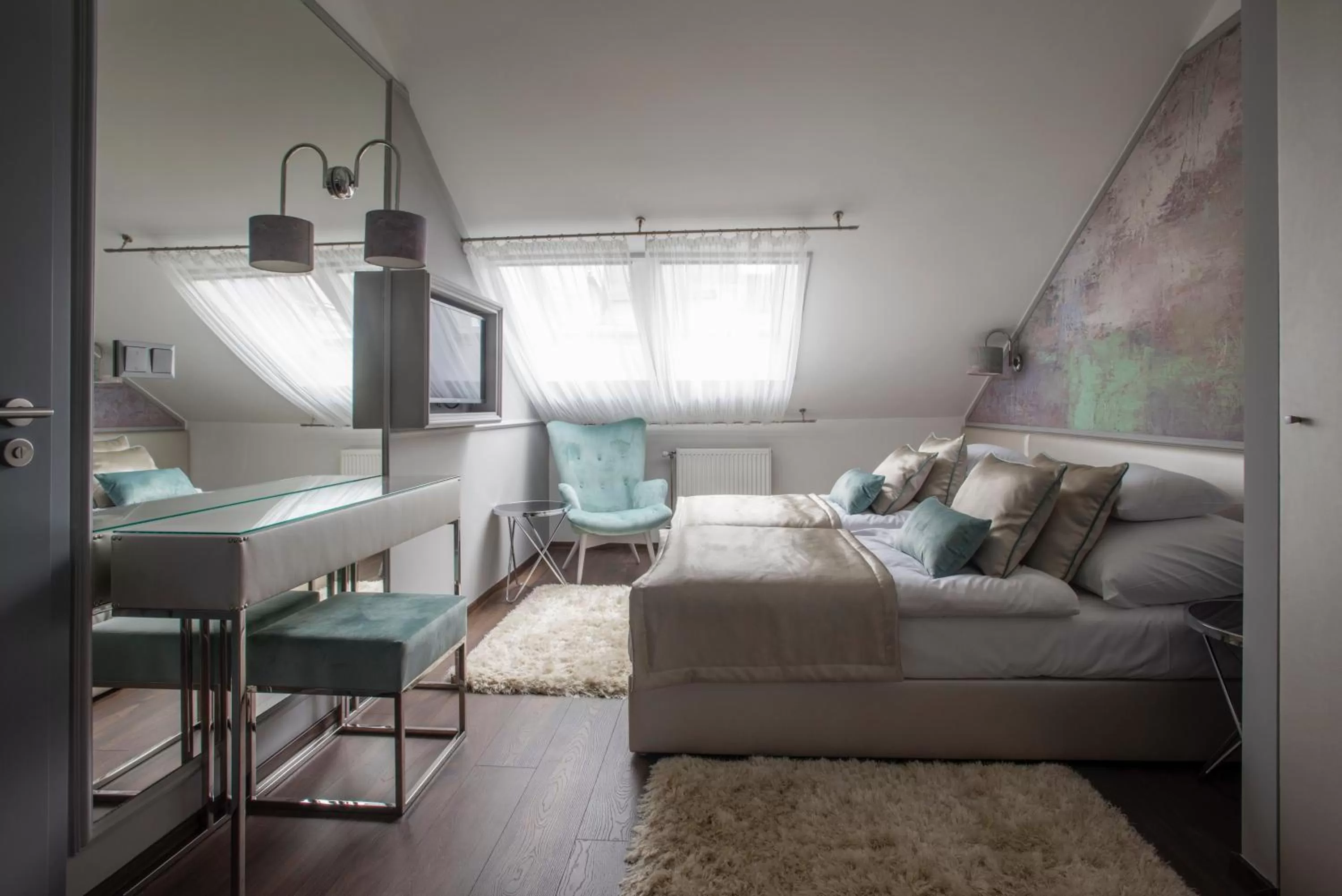 Bed, Seating Area in Boutique Hotel Center