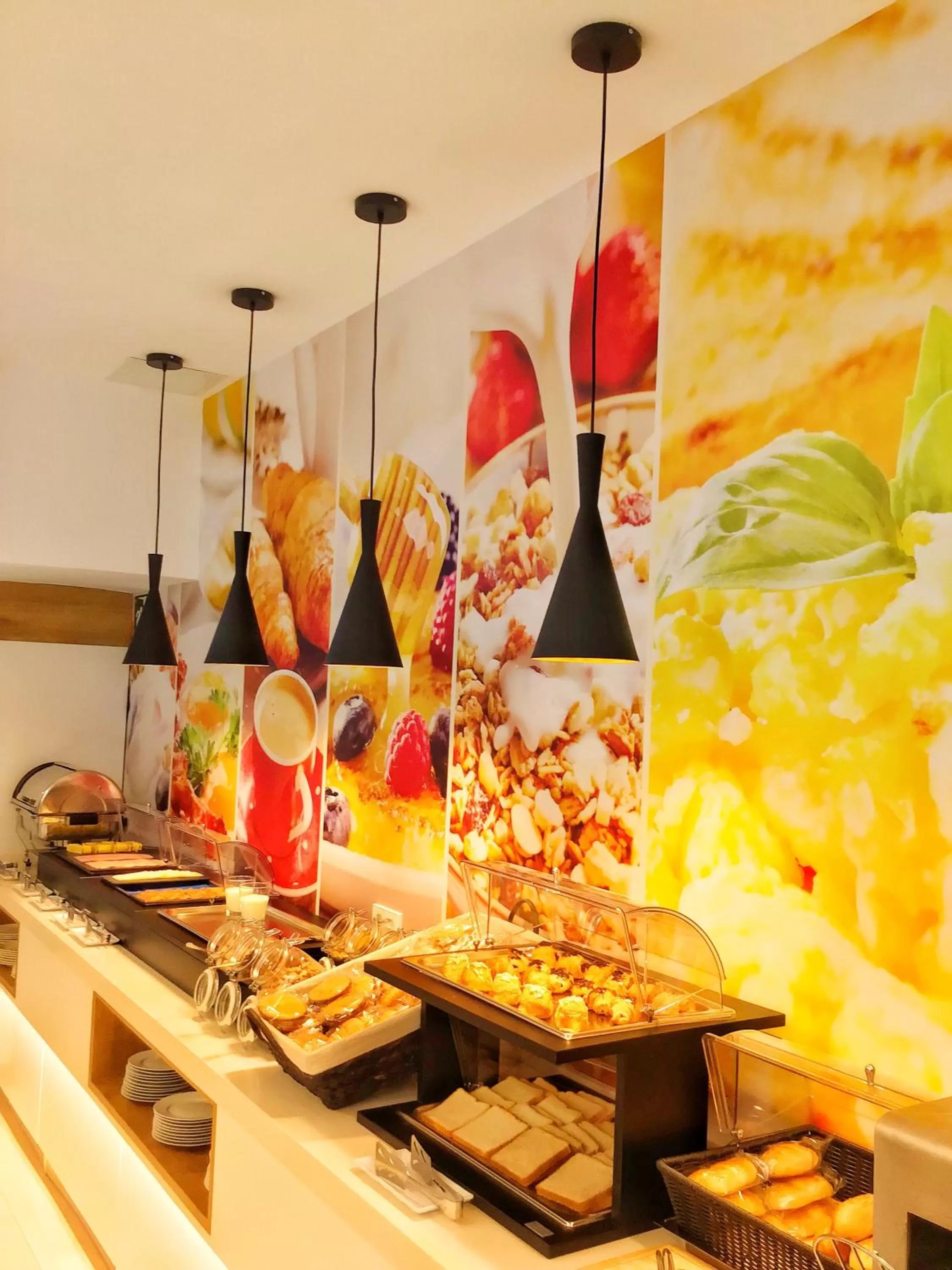 Food and drinks in Hotel Miau