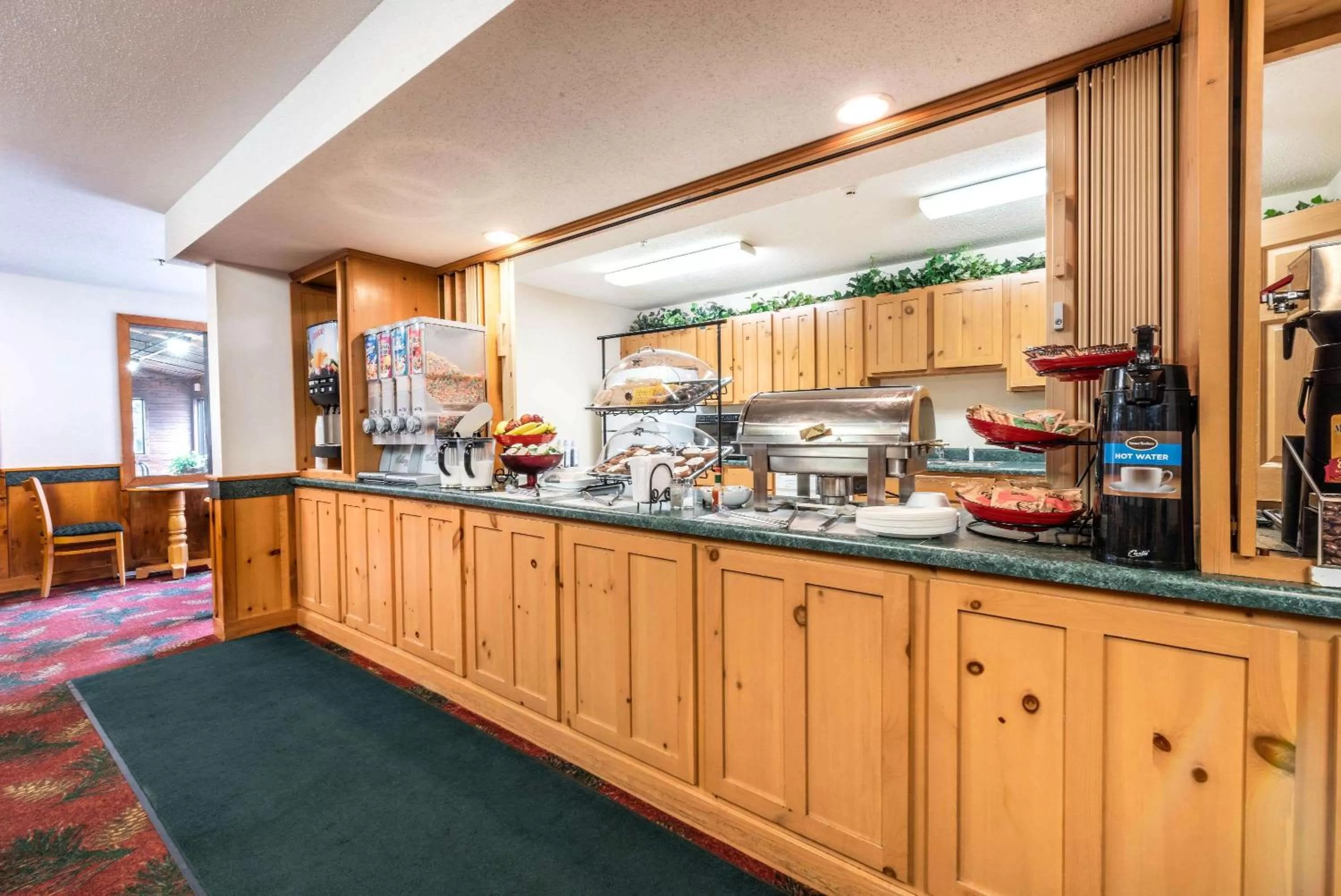 Restaurant/places to eat in Summerset Hotel and Suites Rapid City West