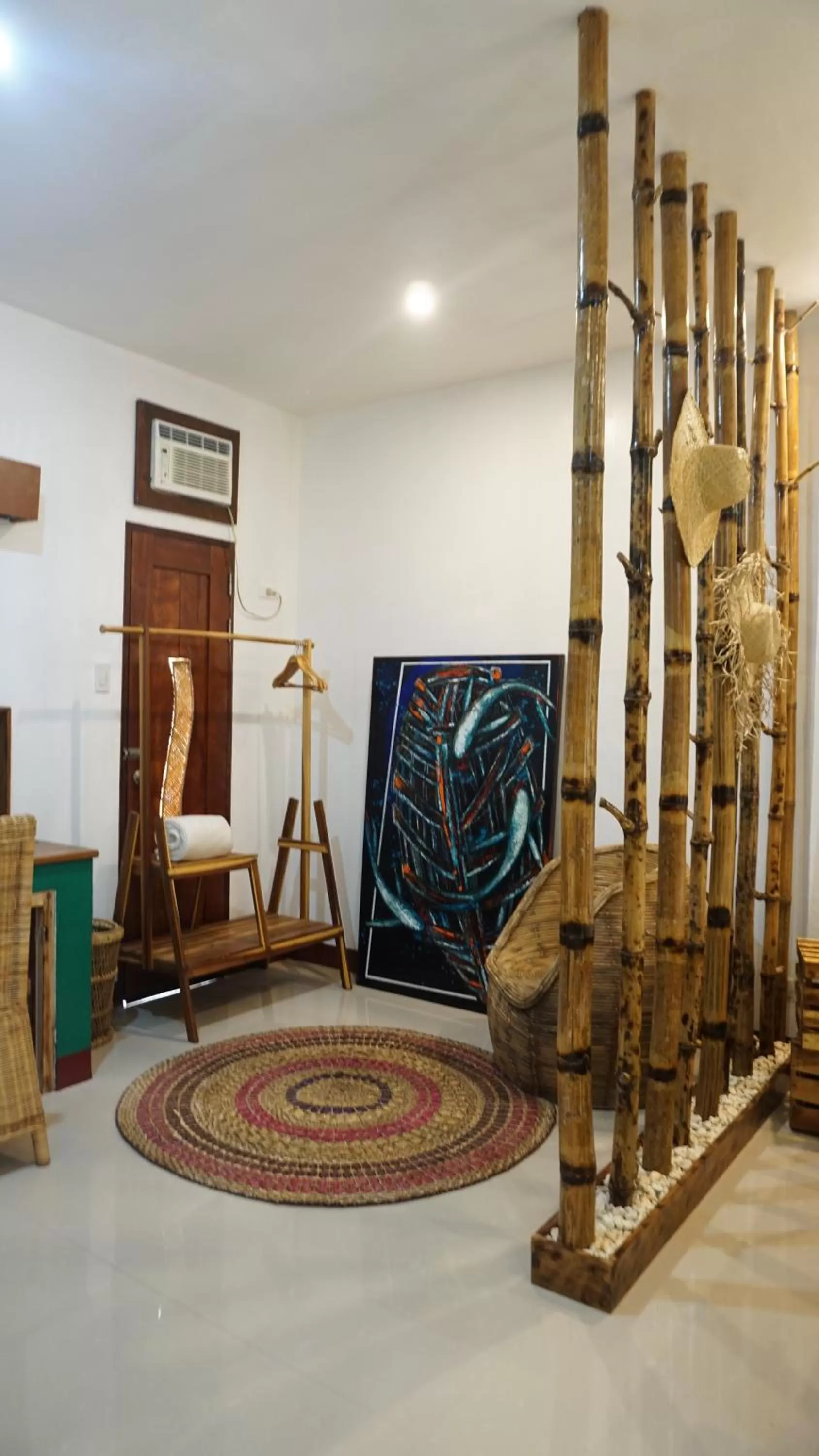 wardrobe, Seating Area in La Colonial Resort