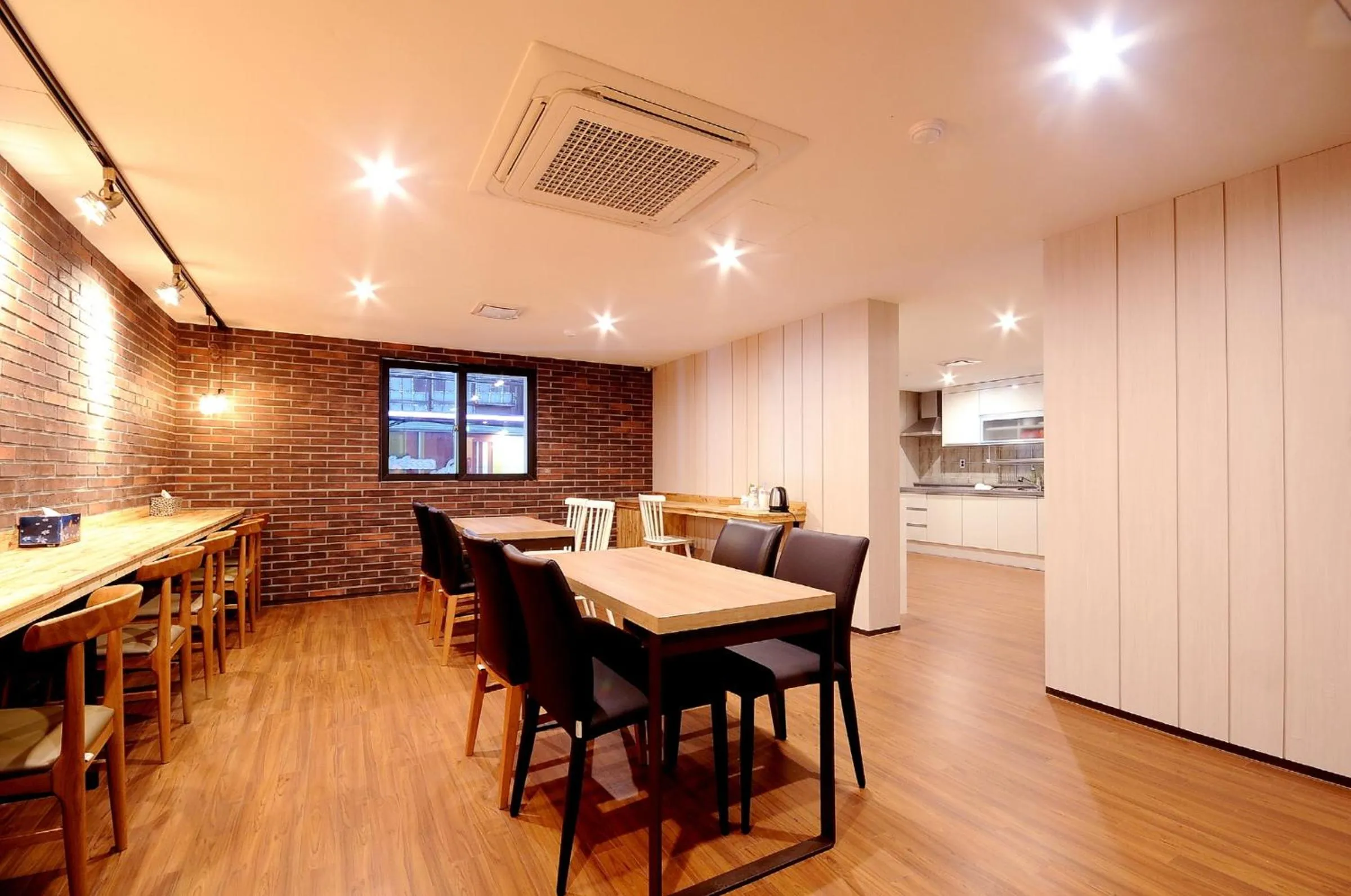 Restaurant/places to eat in Queens Hotel Seomyeon Busan