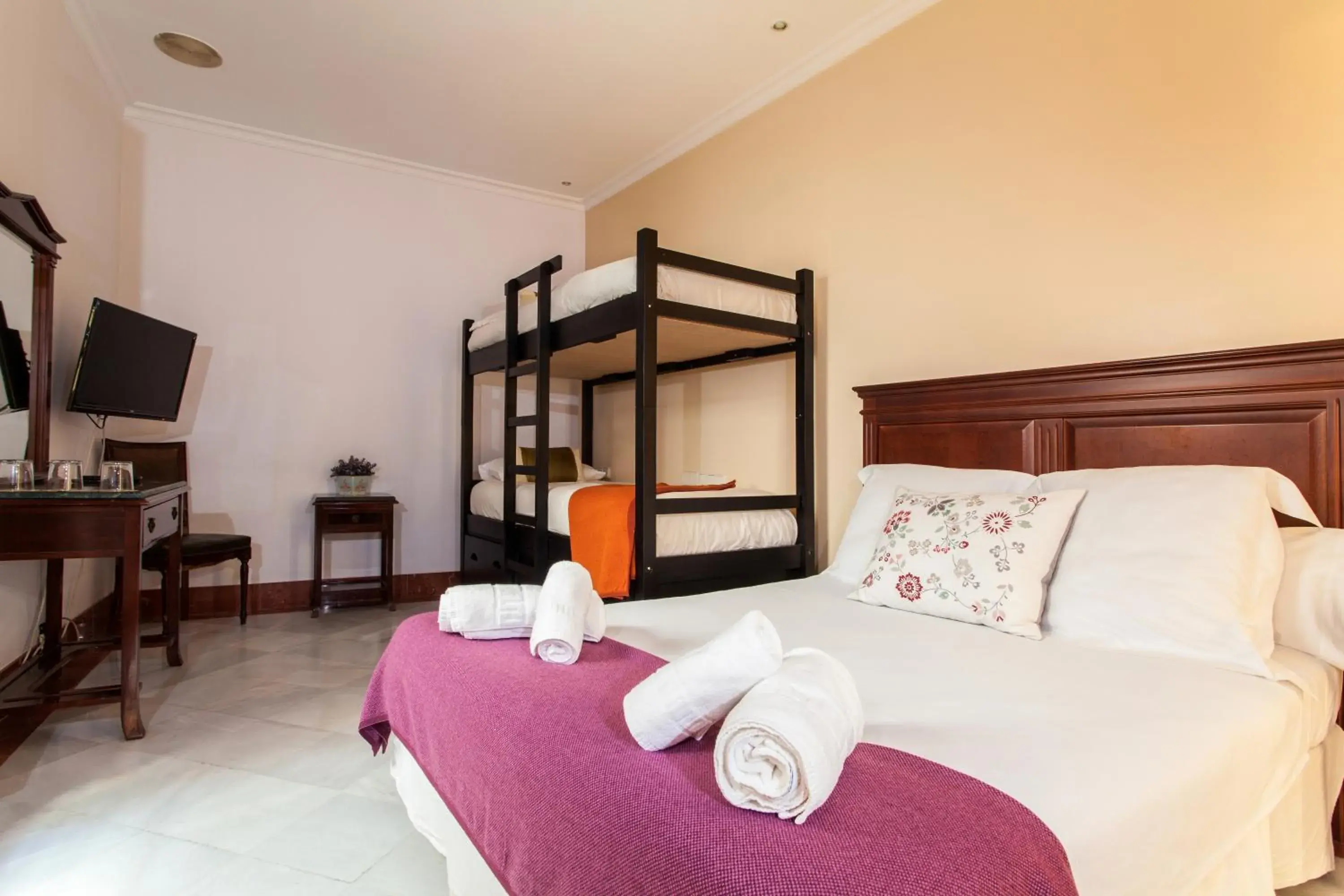 Quadruple Family Room in Hotel Baco Quadruple Family Room in Hotel Baco