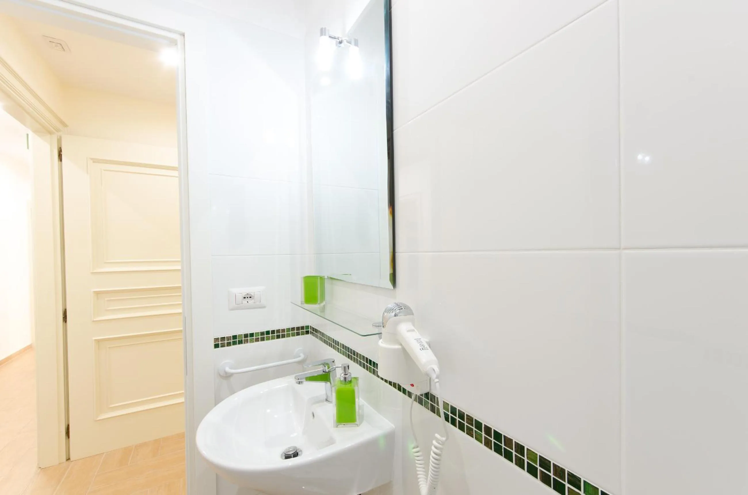 Bathroom in Gemme Di Roma Accomodation