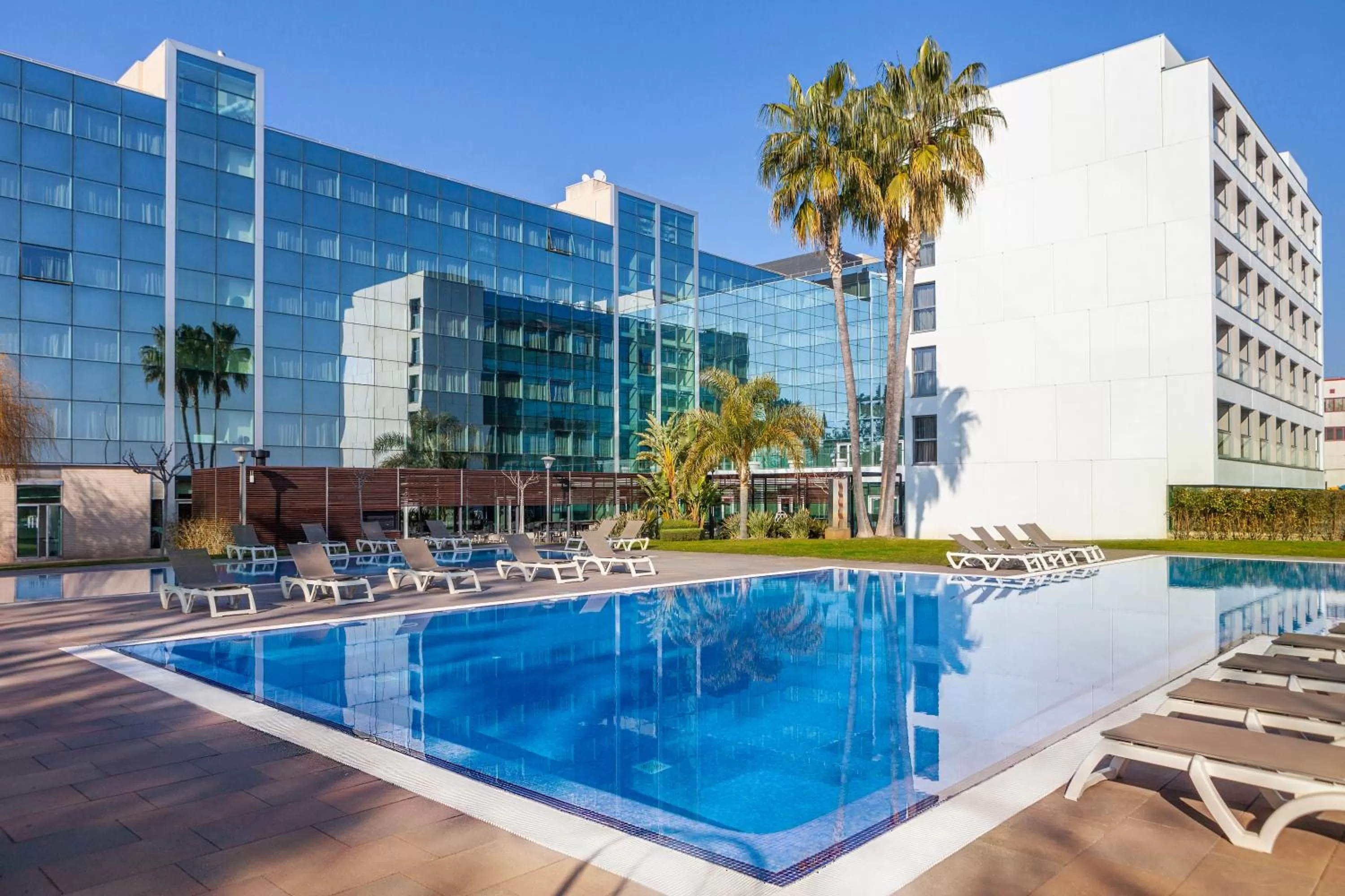 Swimming pool in Hotel SB BCN Events 4* Sup