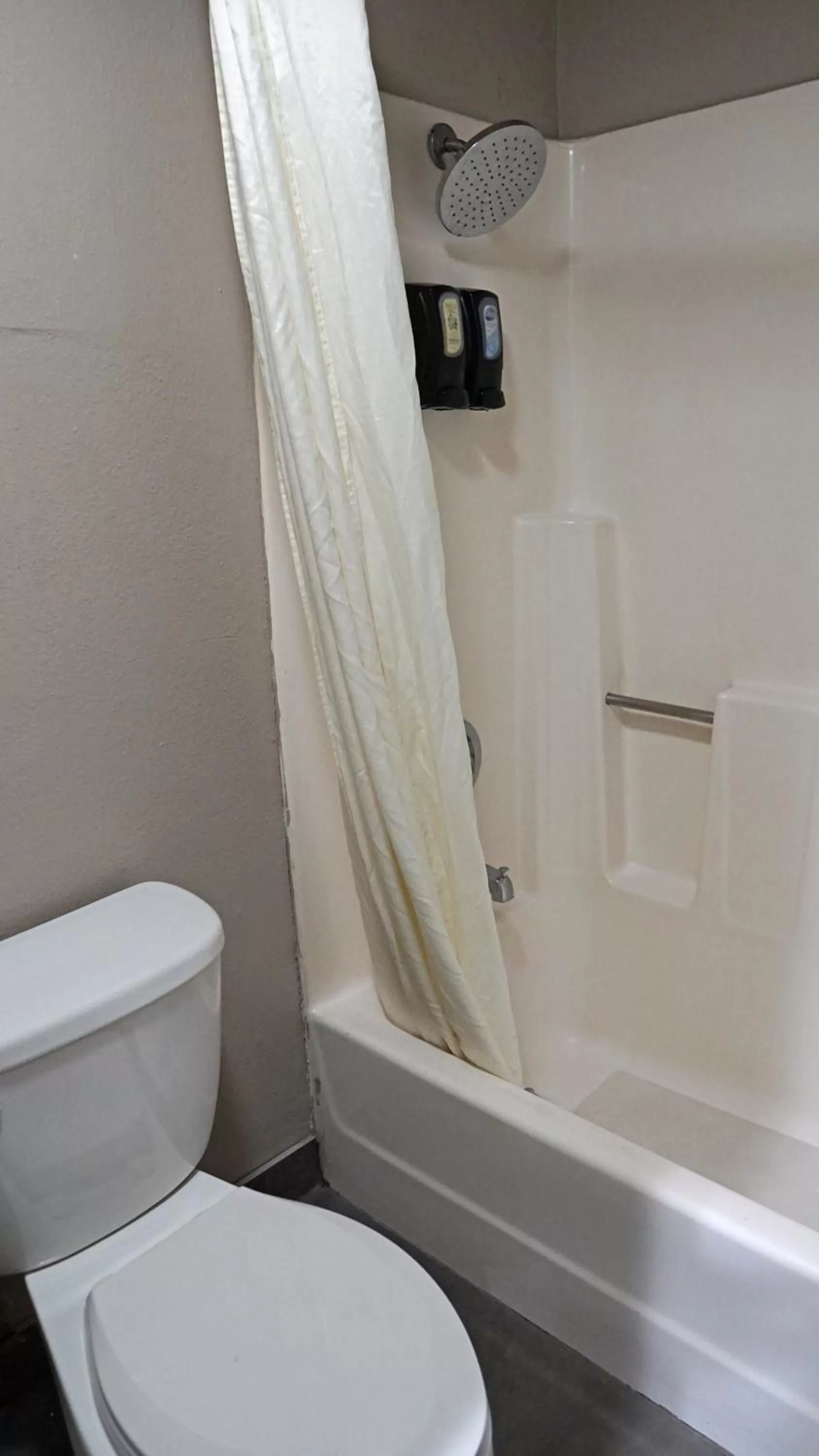 Shower in Hawthorne Plaza Inn Near LAX