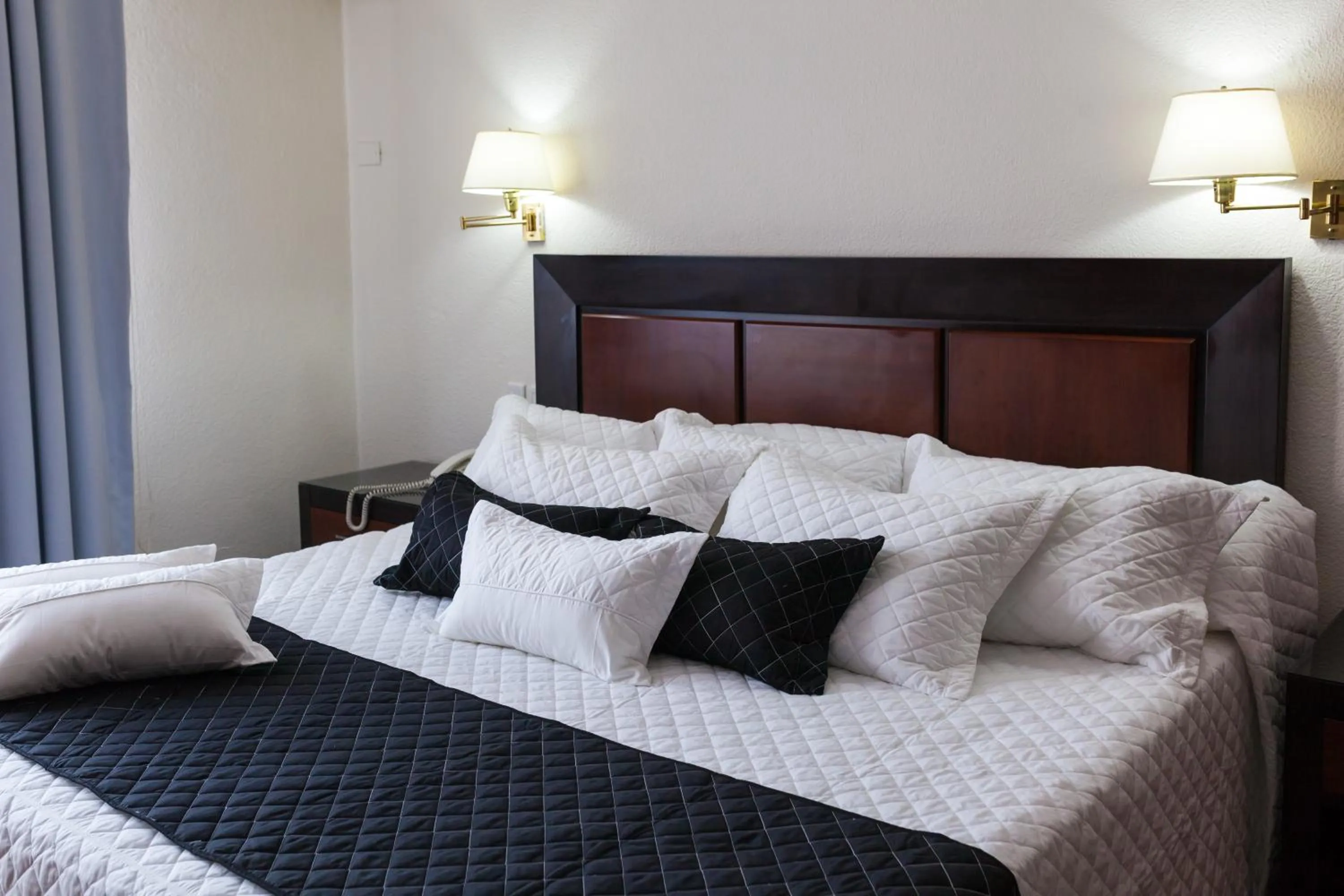 Decorative detail, Bed in Hotel Cortez