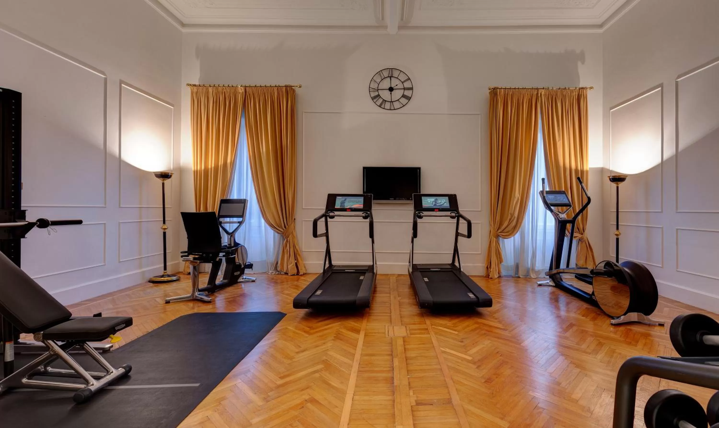 Fitness centre/facilities in Grand Hotel Plaza
