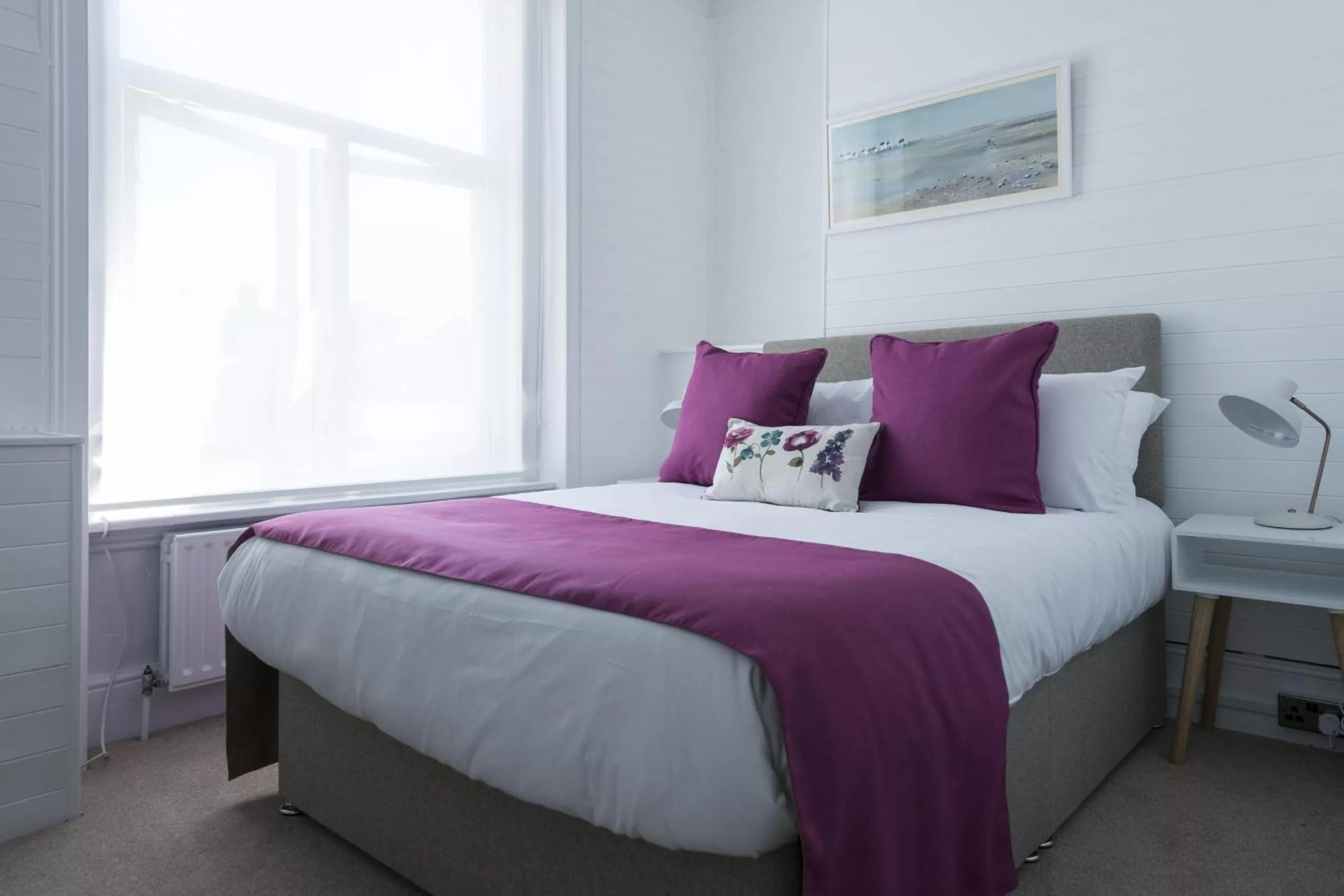 Small Double Room in Brighton Marina House