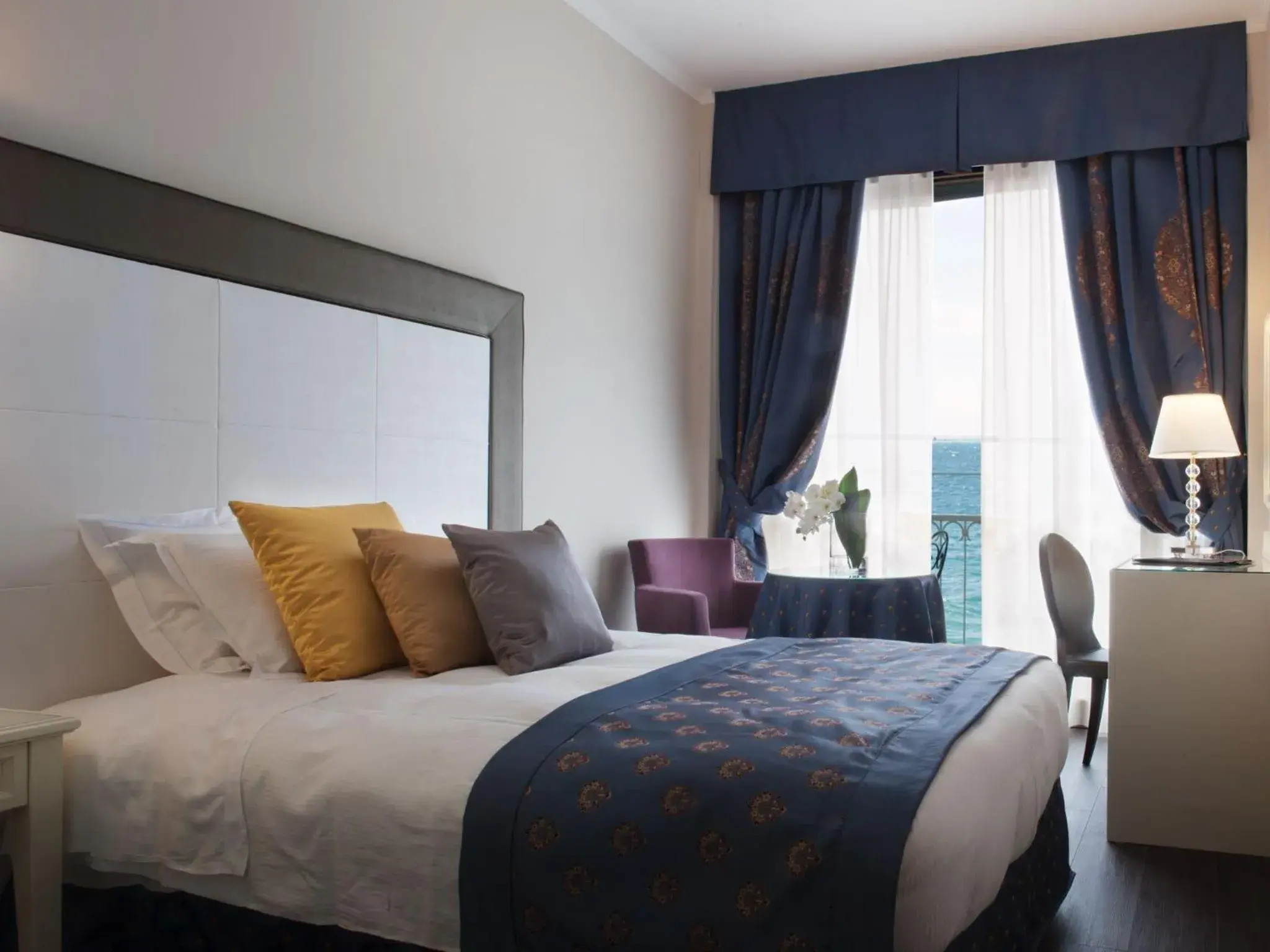 Single Room with Balcony and Lake View in Grand Hotel Gardone Single Room with Balcony and Lake View in Grand Hotel Gardone