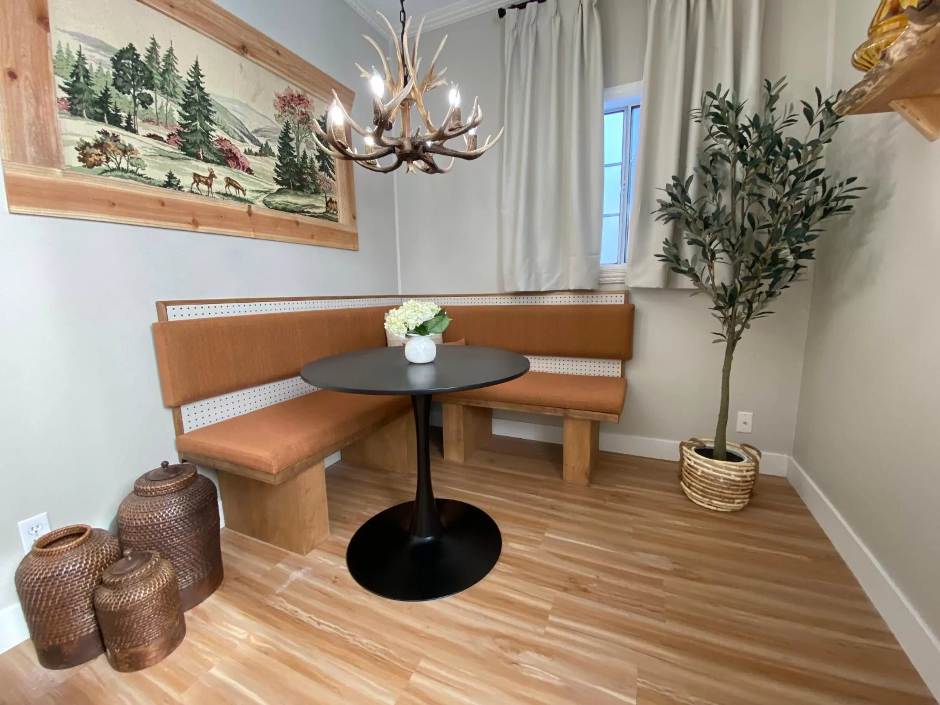 Dining area in Viking Inn