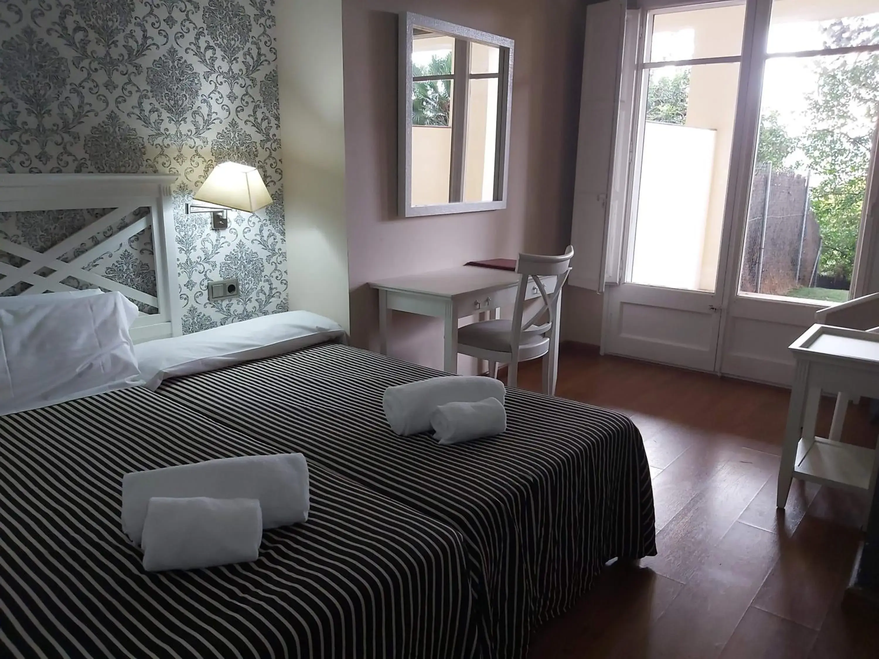 Triple Room in Hotel El Castell Triple Room in Hotel El Castell