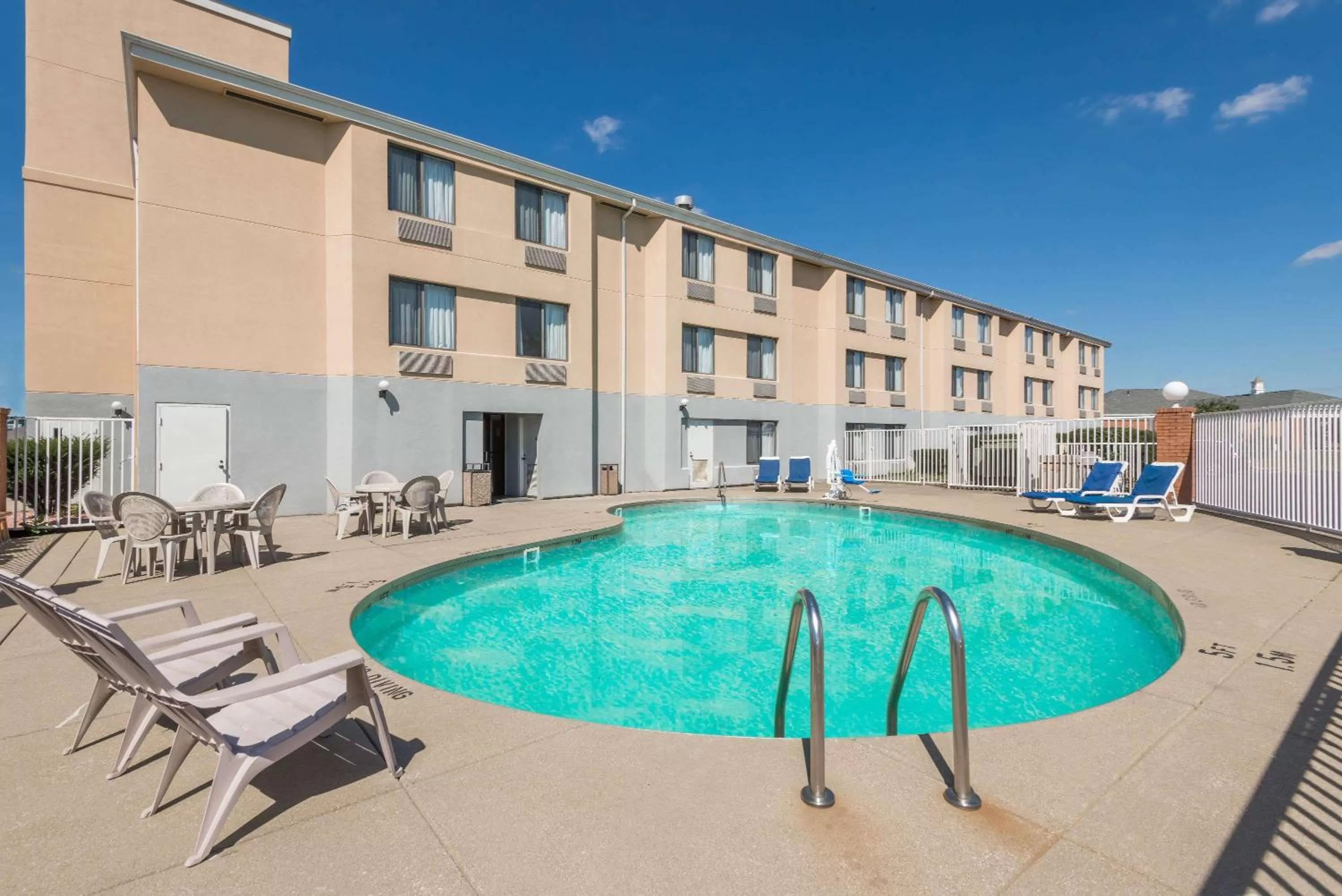 On site in Super 8 by Wyndham Jasper