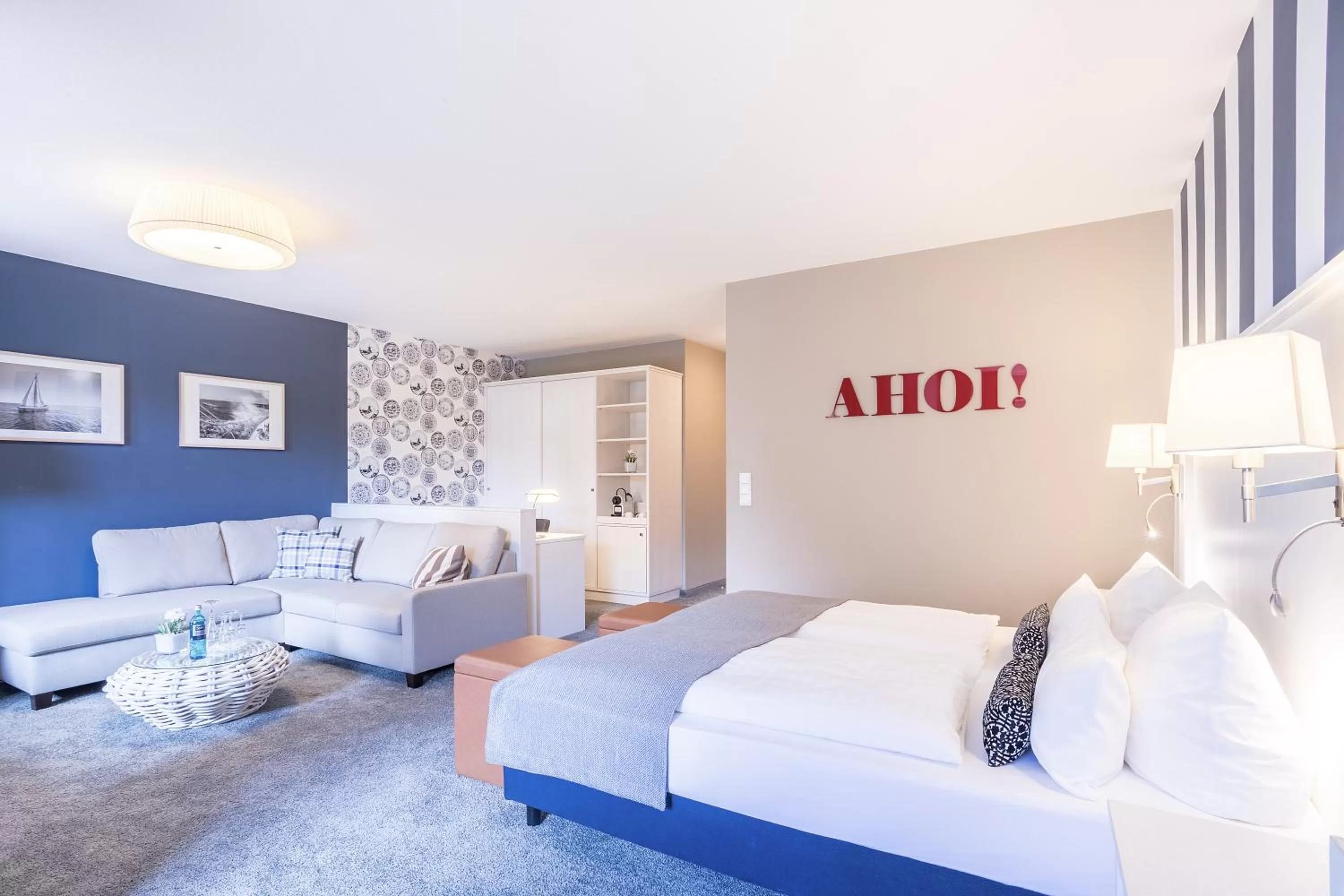 Seating area, Bed in Hotel Regina Maris