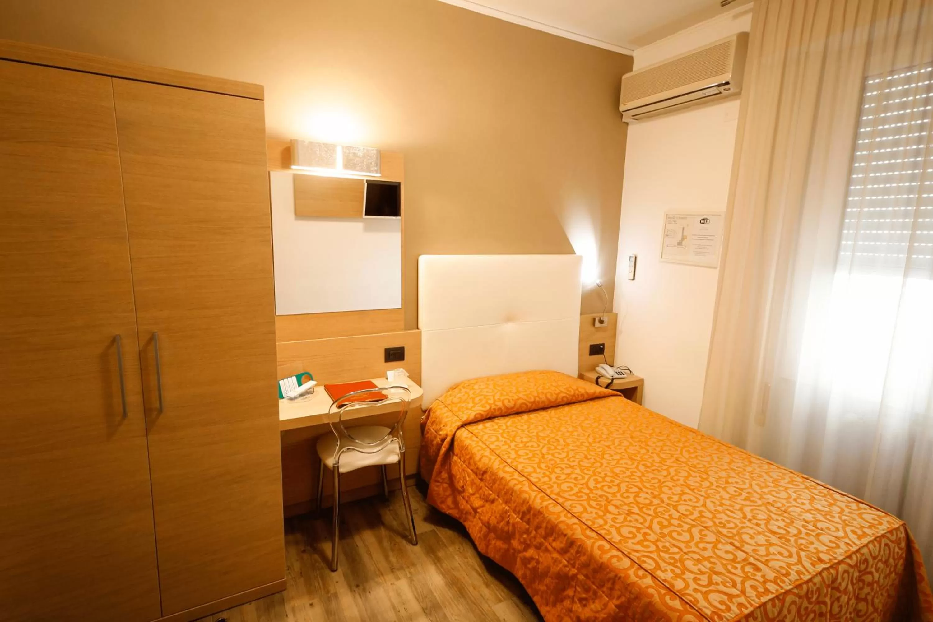 Bedroom, Bed in Hotel Europa