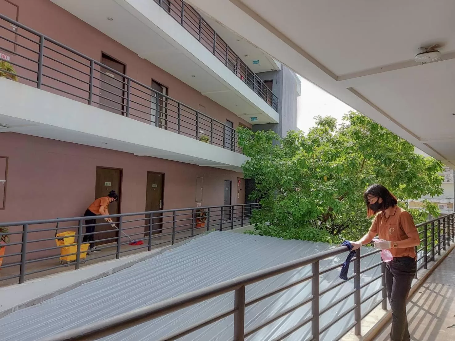 Property building in Peace Land Khaosan