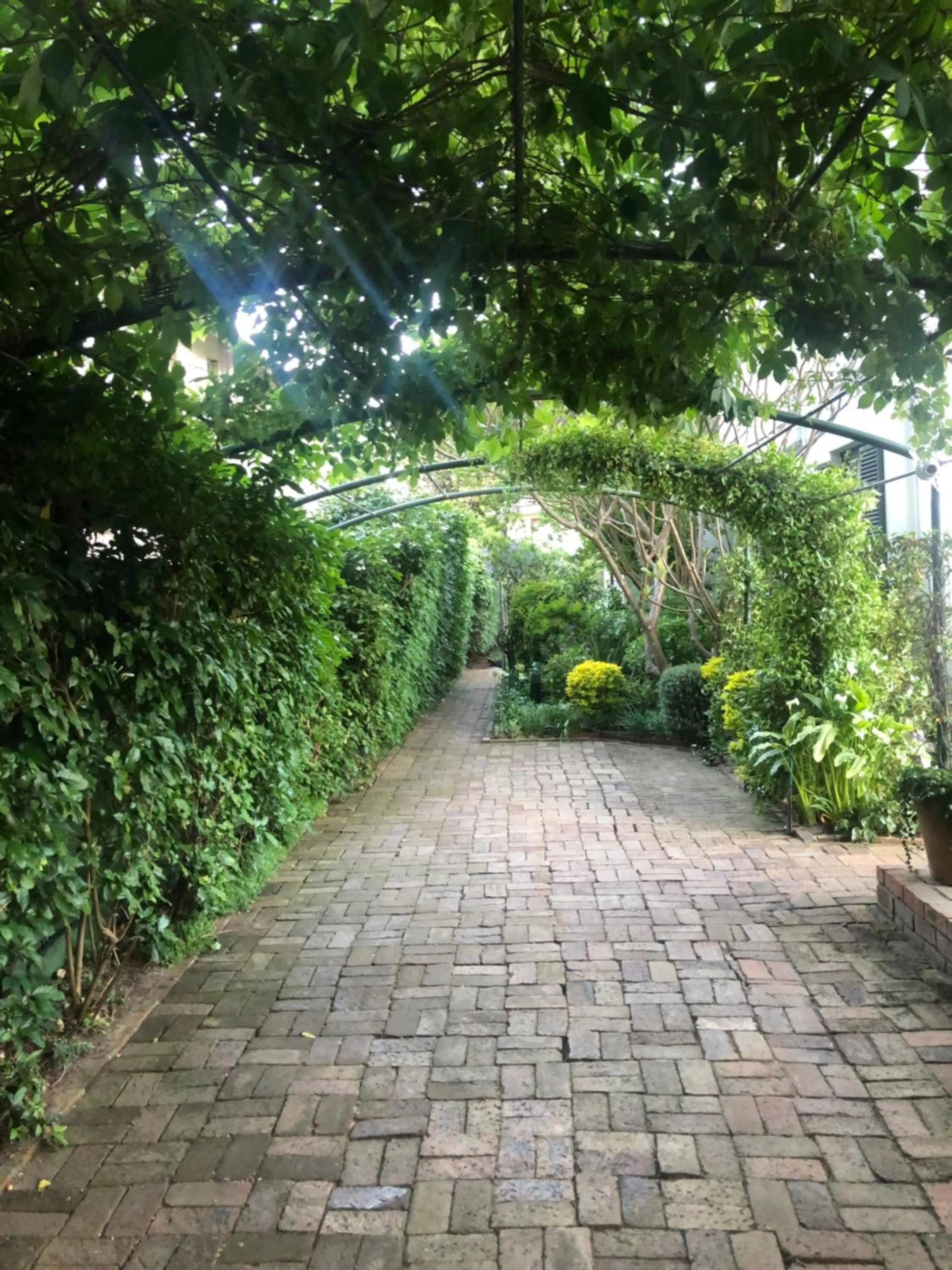 Facade/entrance, Garden in Sandown Lodge