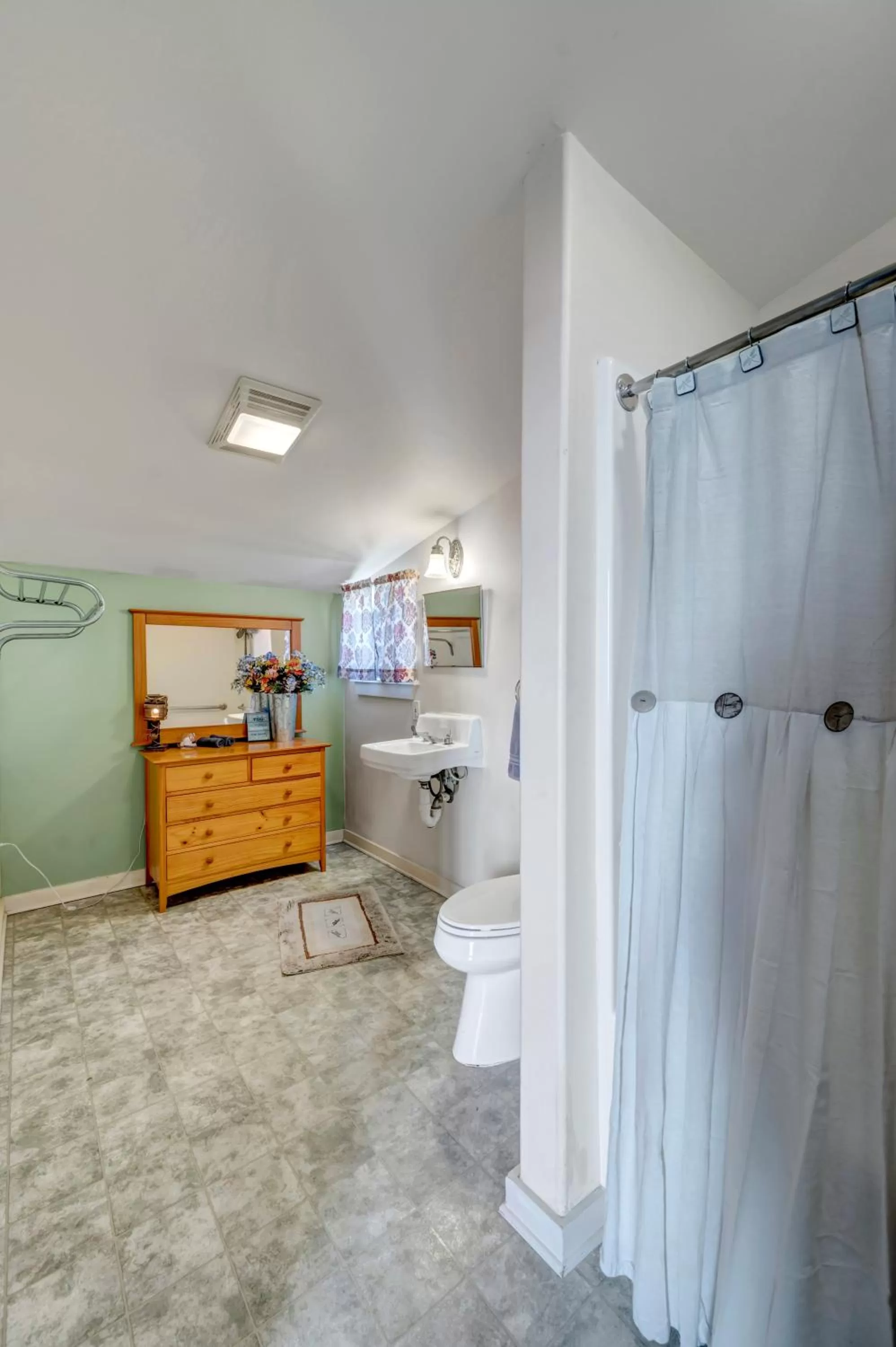 Bathroom in Full Moon Inn