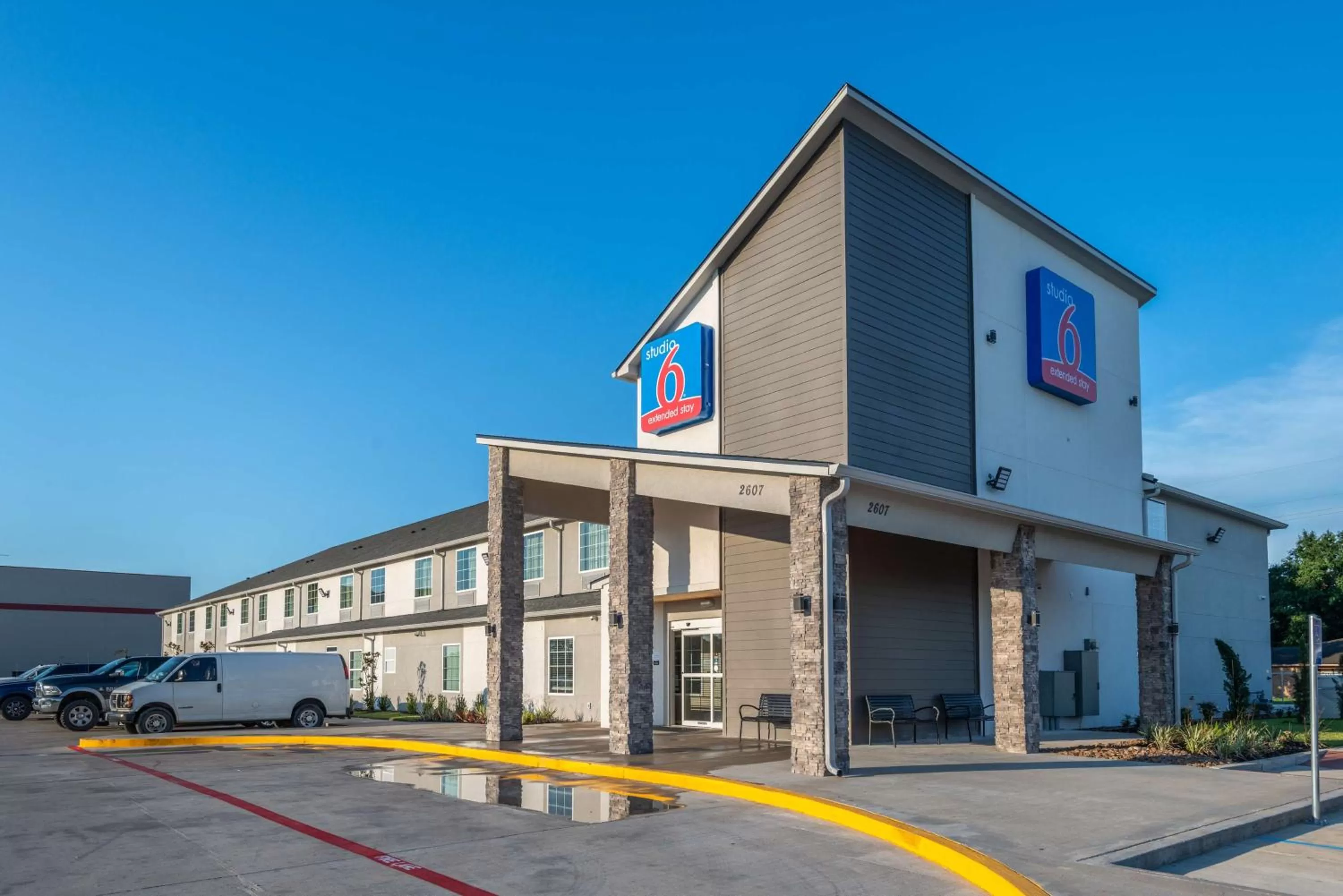 Property building in Studio 6 Lake Charles