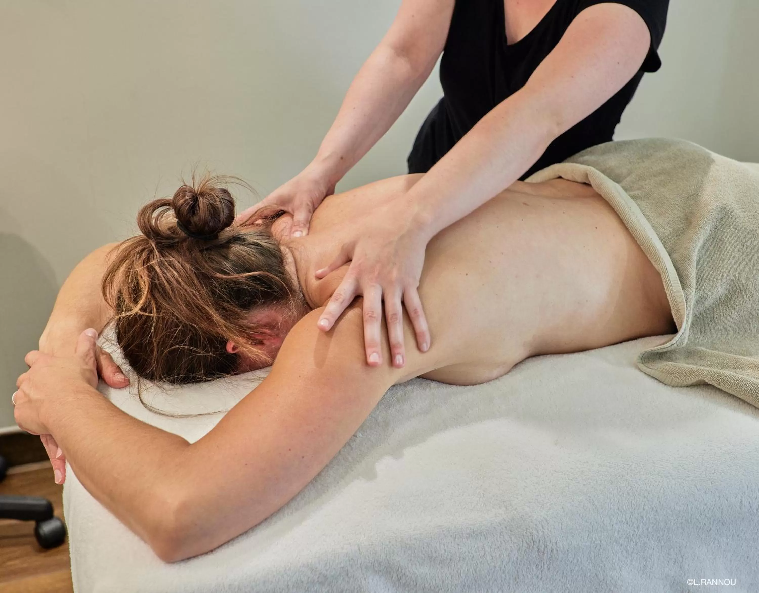 Massage in Logis Hotel, restaurant et spa Le Relais De Broceliande