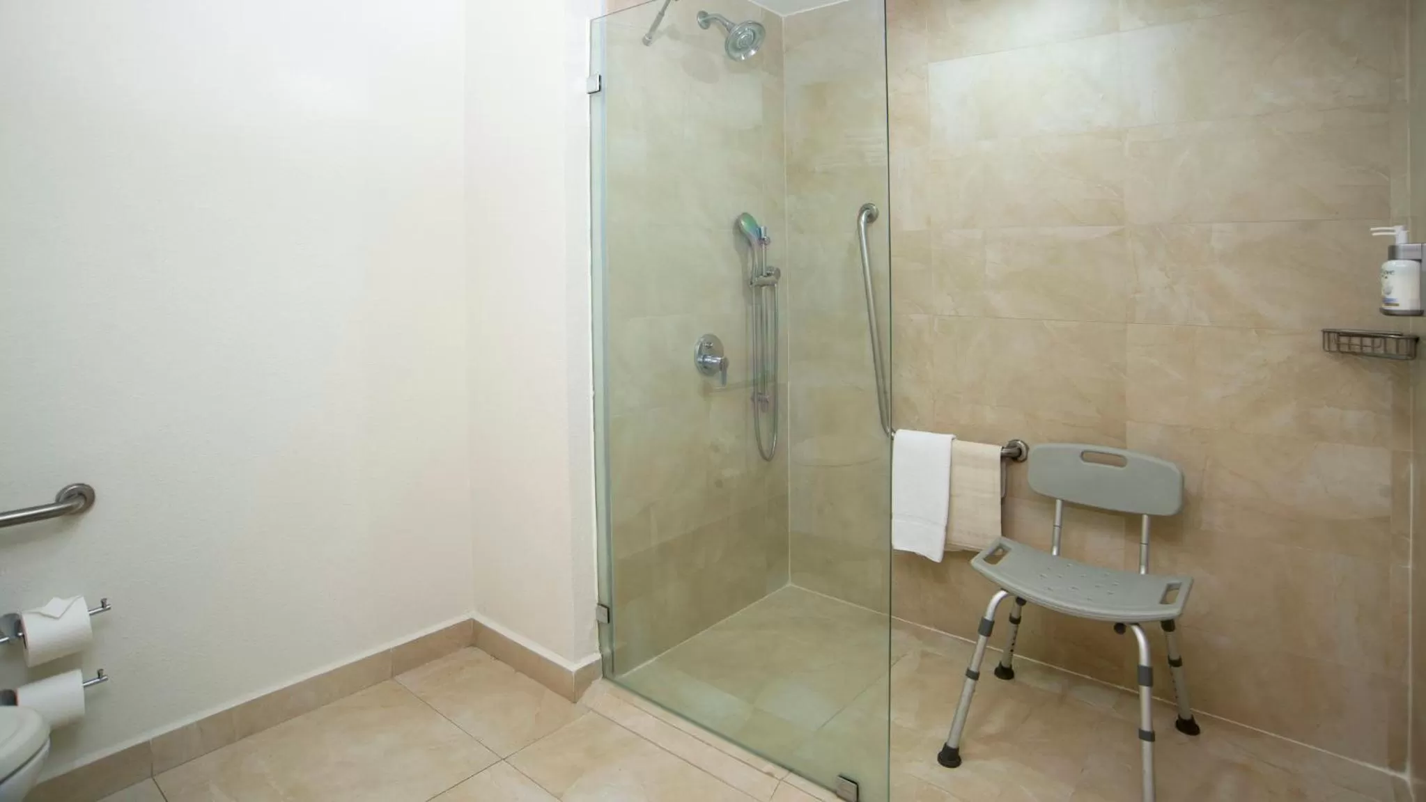 Photo of the whole room in Holiday Inn Express Xalapa by IHG