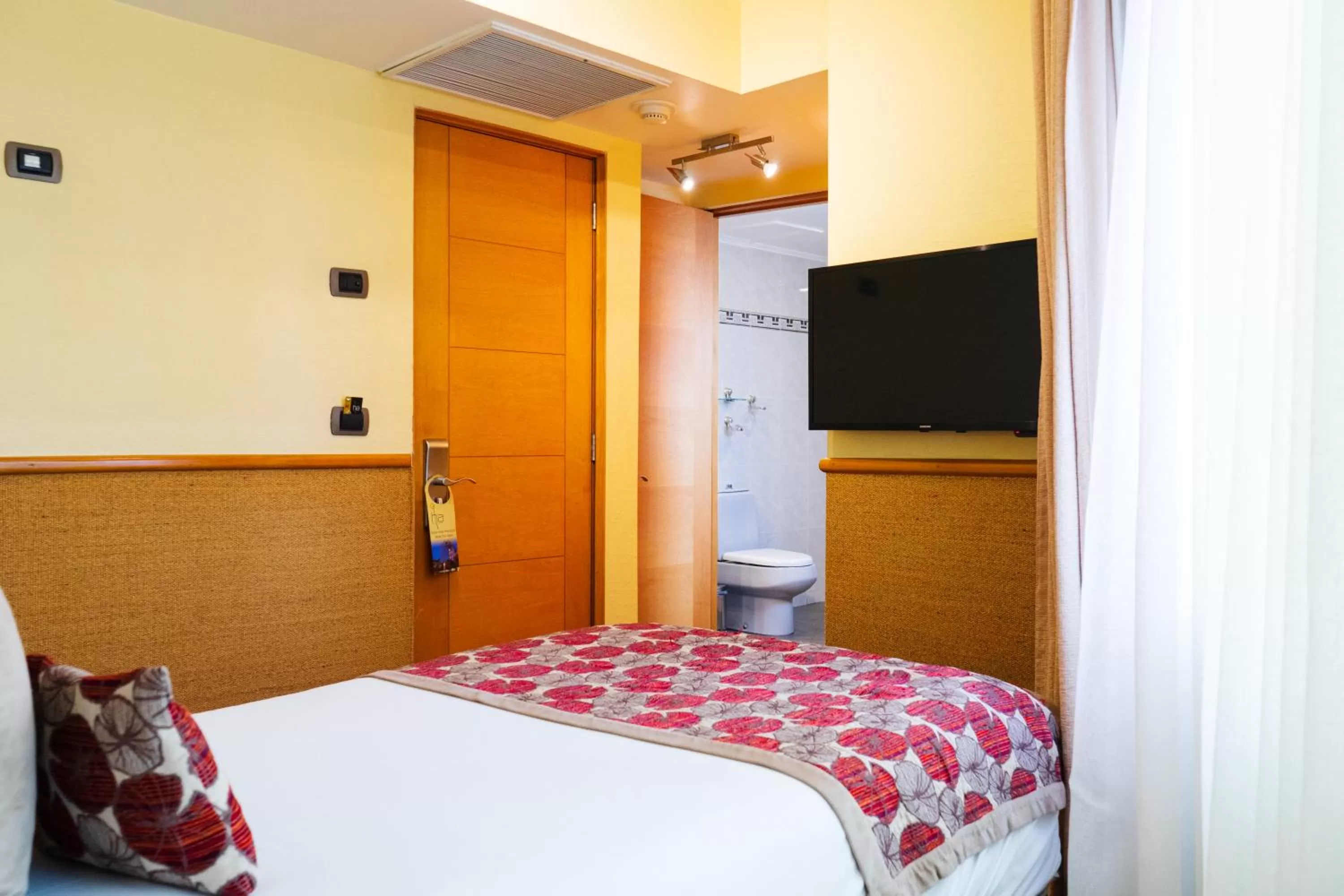 TV and multimedia, Bed in Hotel Ankara