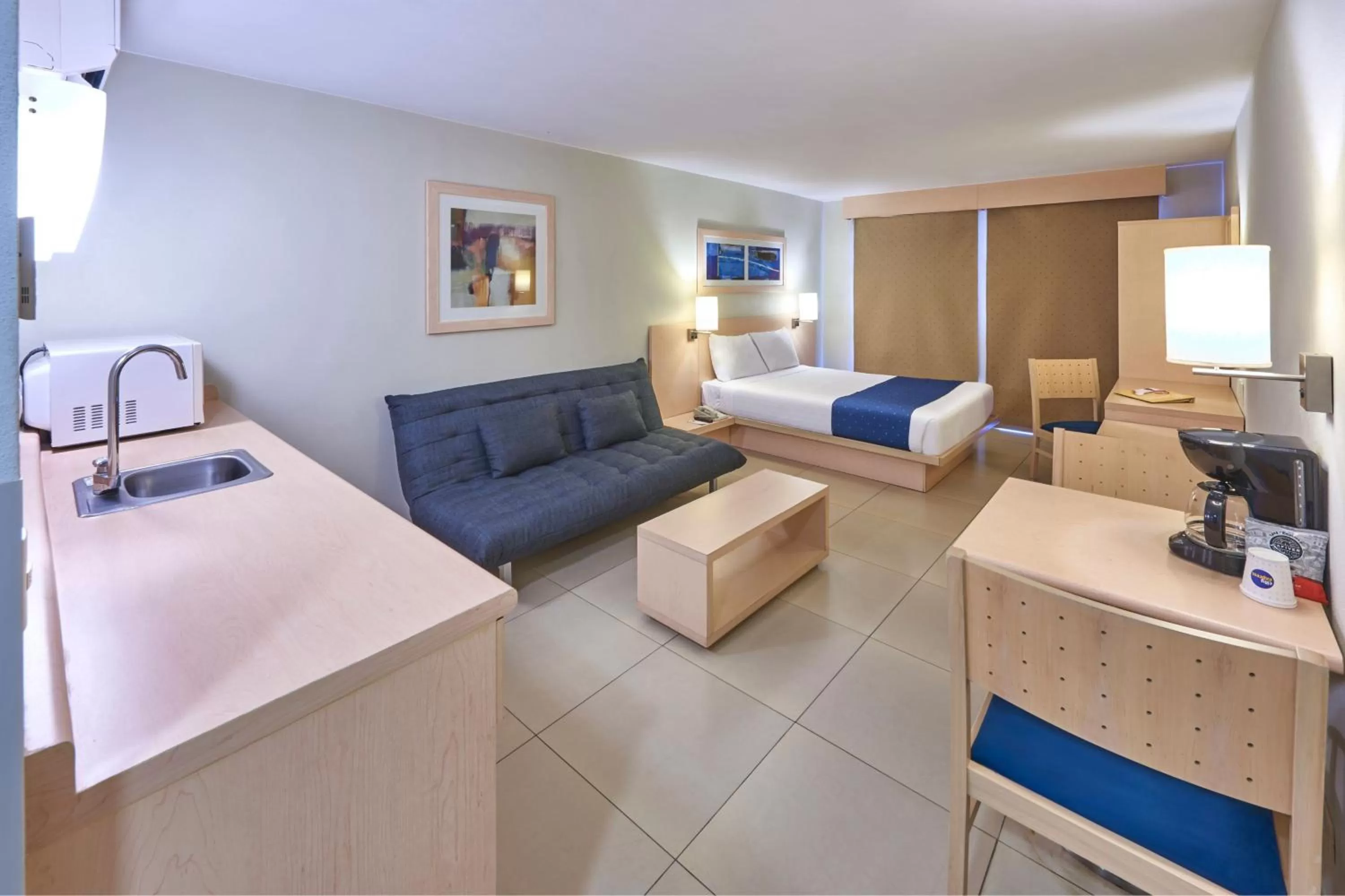 Photo of the whole room, Bed in City Express by Marriott Manzanillo