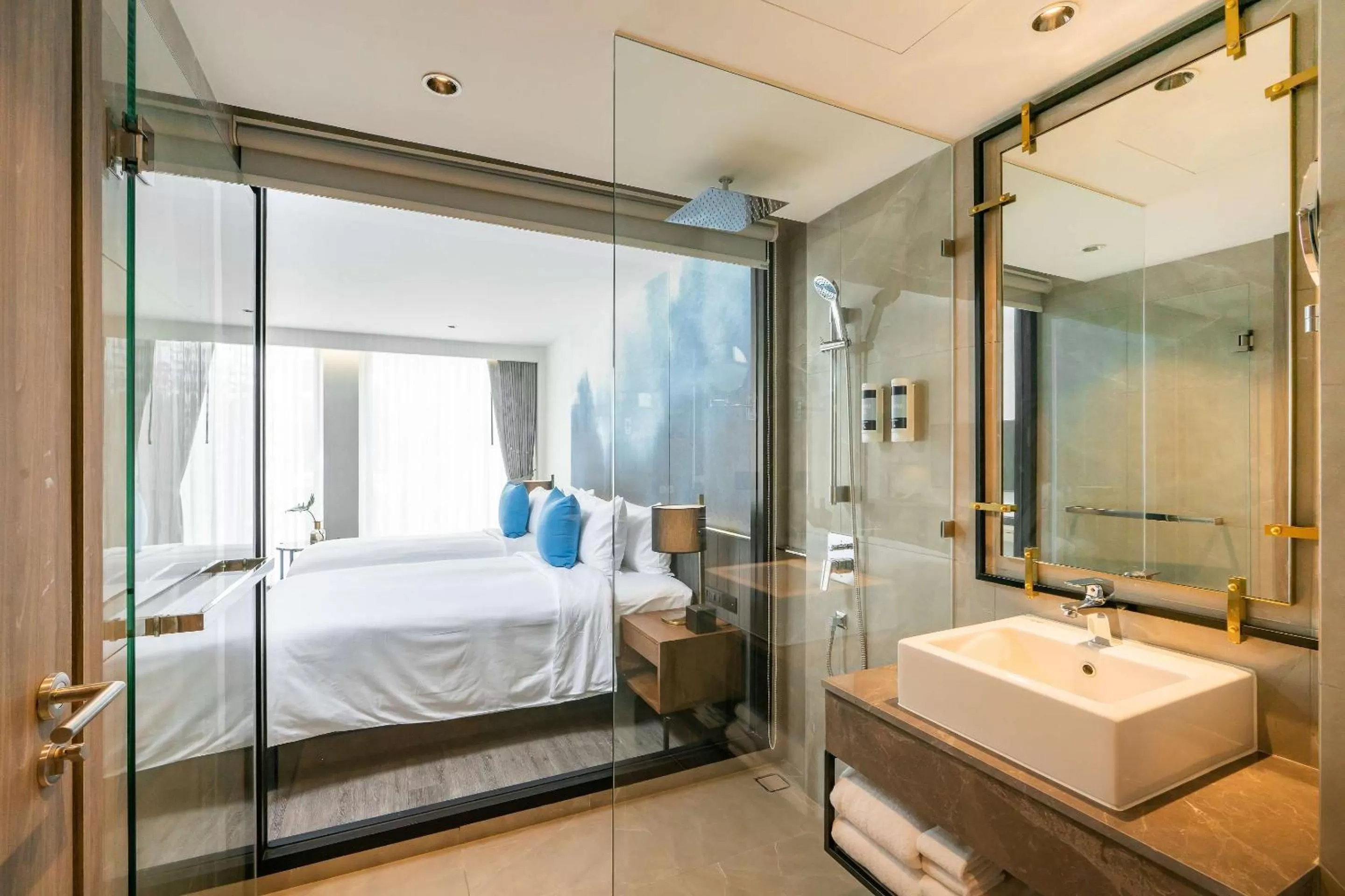 Bathroom, Bed in Best Western Plus Nexen Pattaya