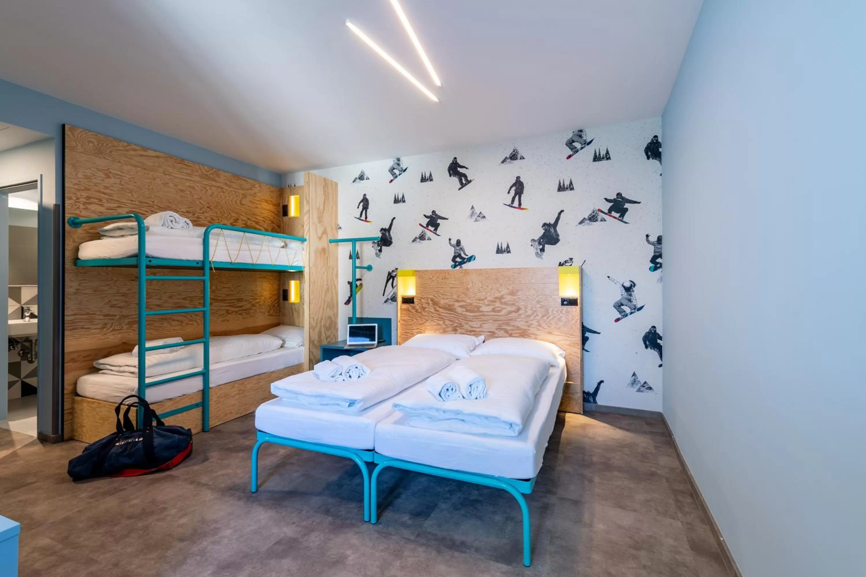 Photo of the whole room in MEININGER Hotel Innsbruck Zentrum