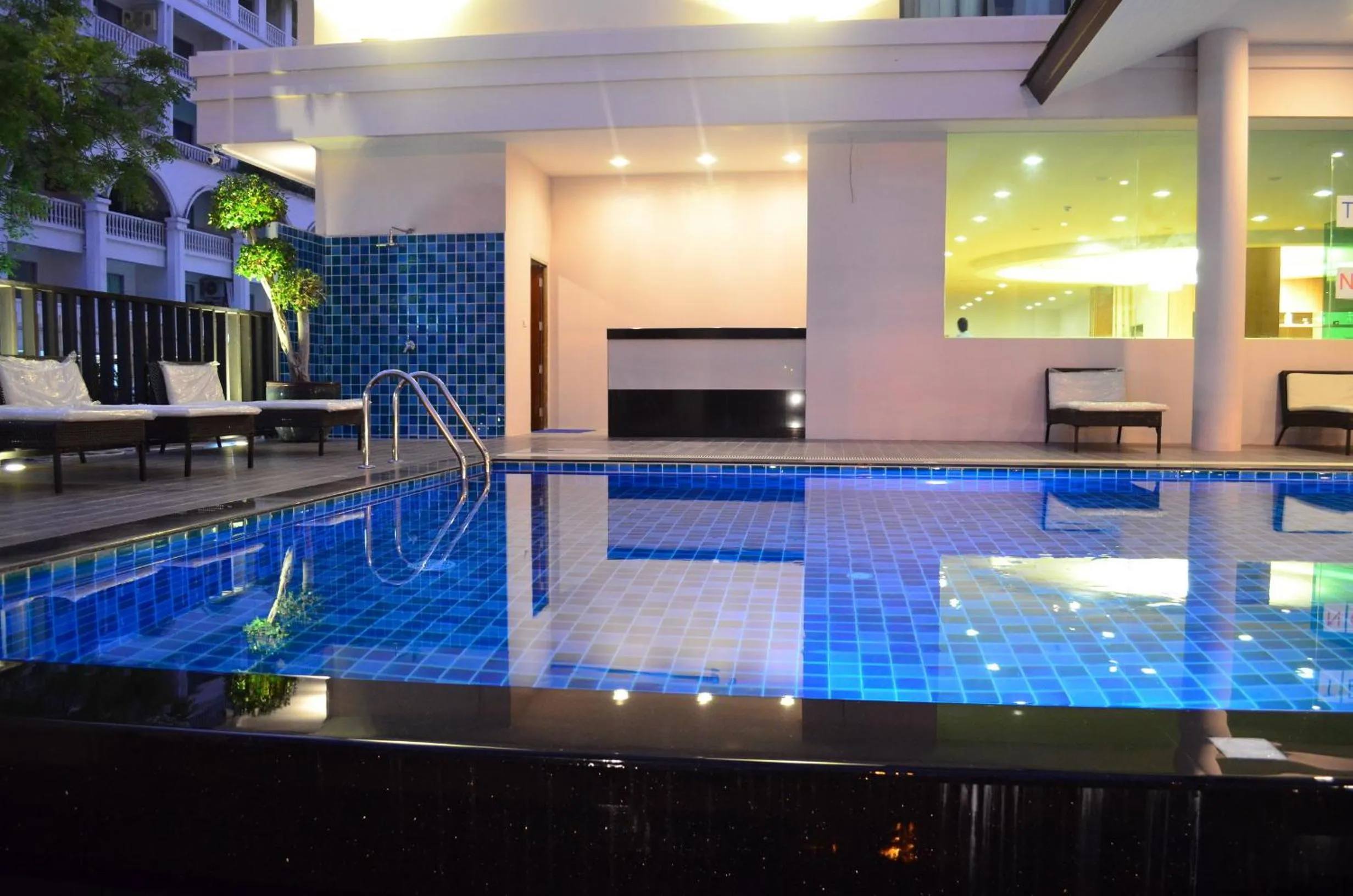 Swimming pool in Tevan Jomtien Pattaya