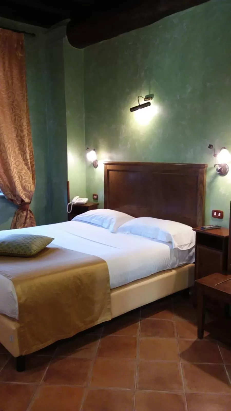 Bed in Relais Castrum Boccea