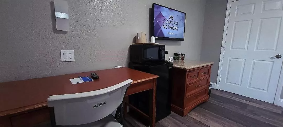 TV and multimedia in Sycamore Inn Chico University Area