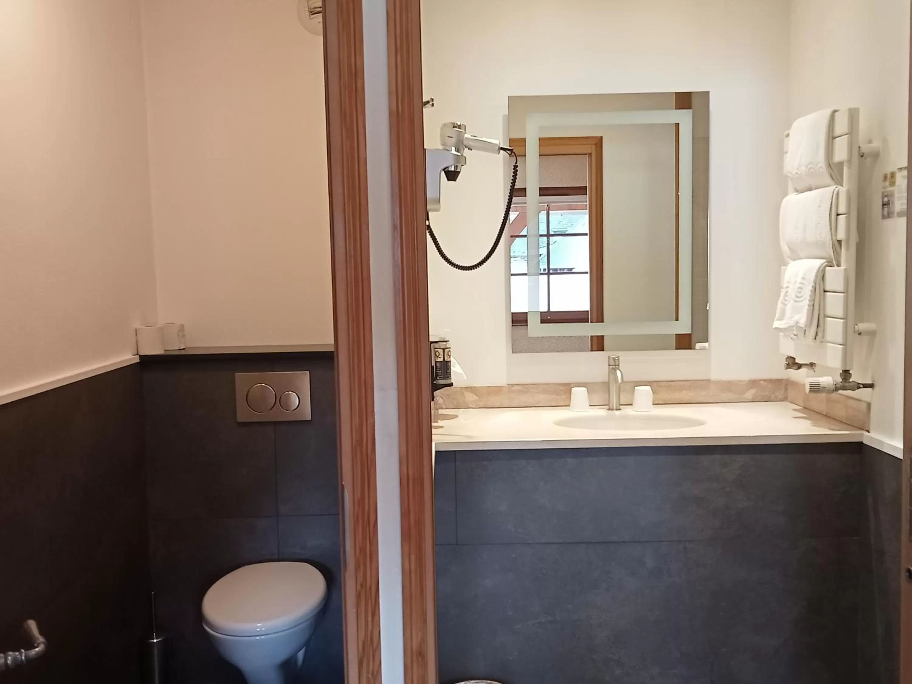 Bathroom in Hotel et Spa Le Lion d'Or