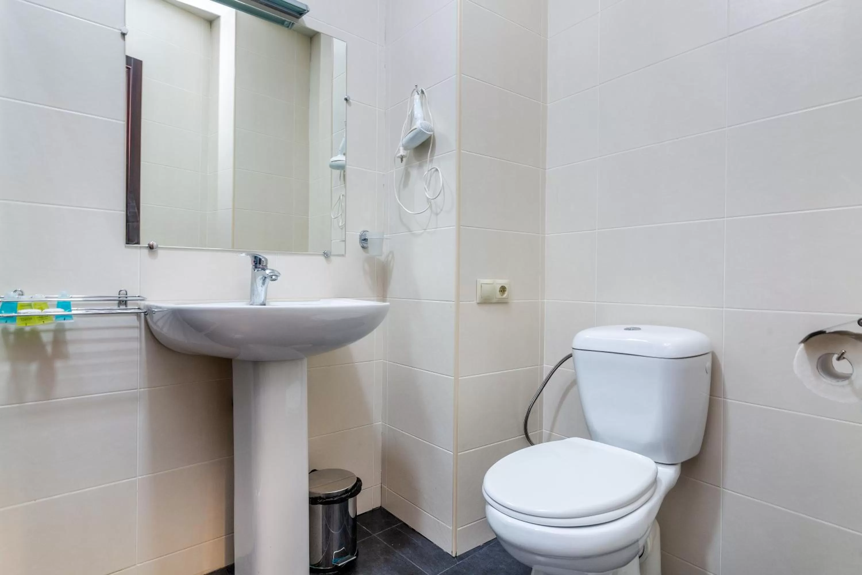 Toilet in Hotel Marlyn