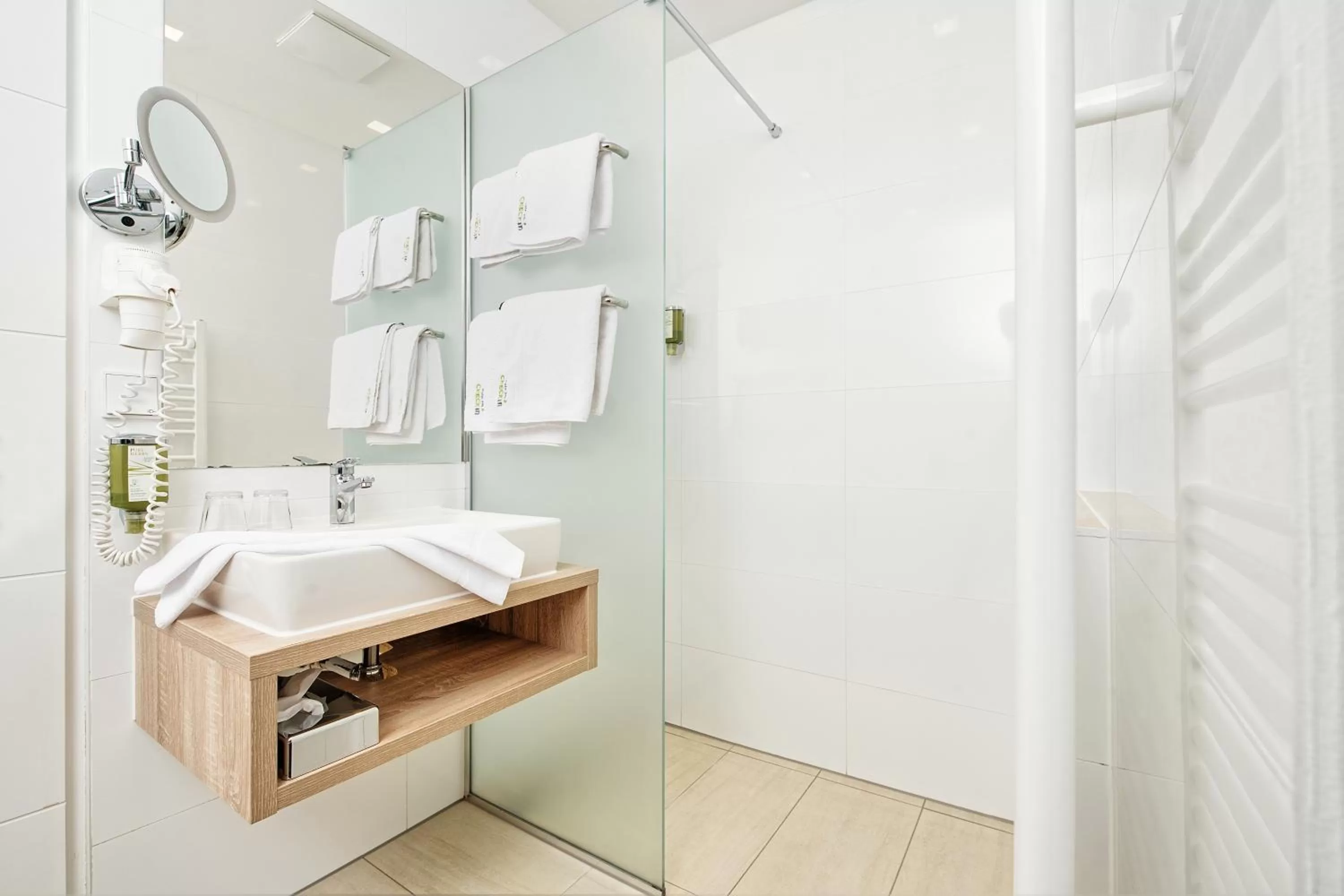 Bathroom in Hotel 24 Checkin Velden